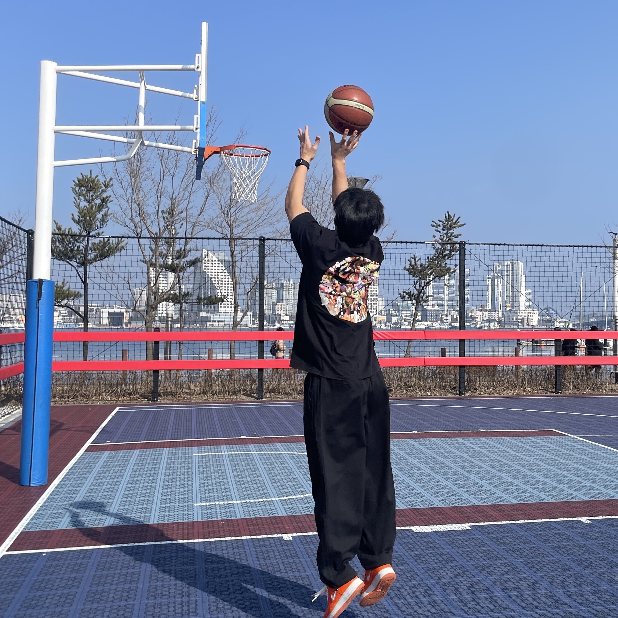 Stussy Plush T-Shirt Black 착용 스타일