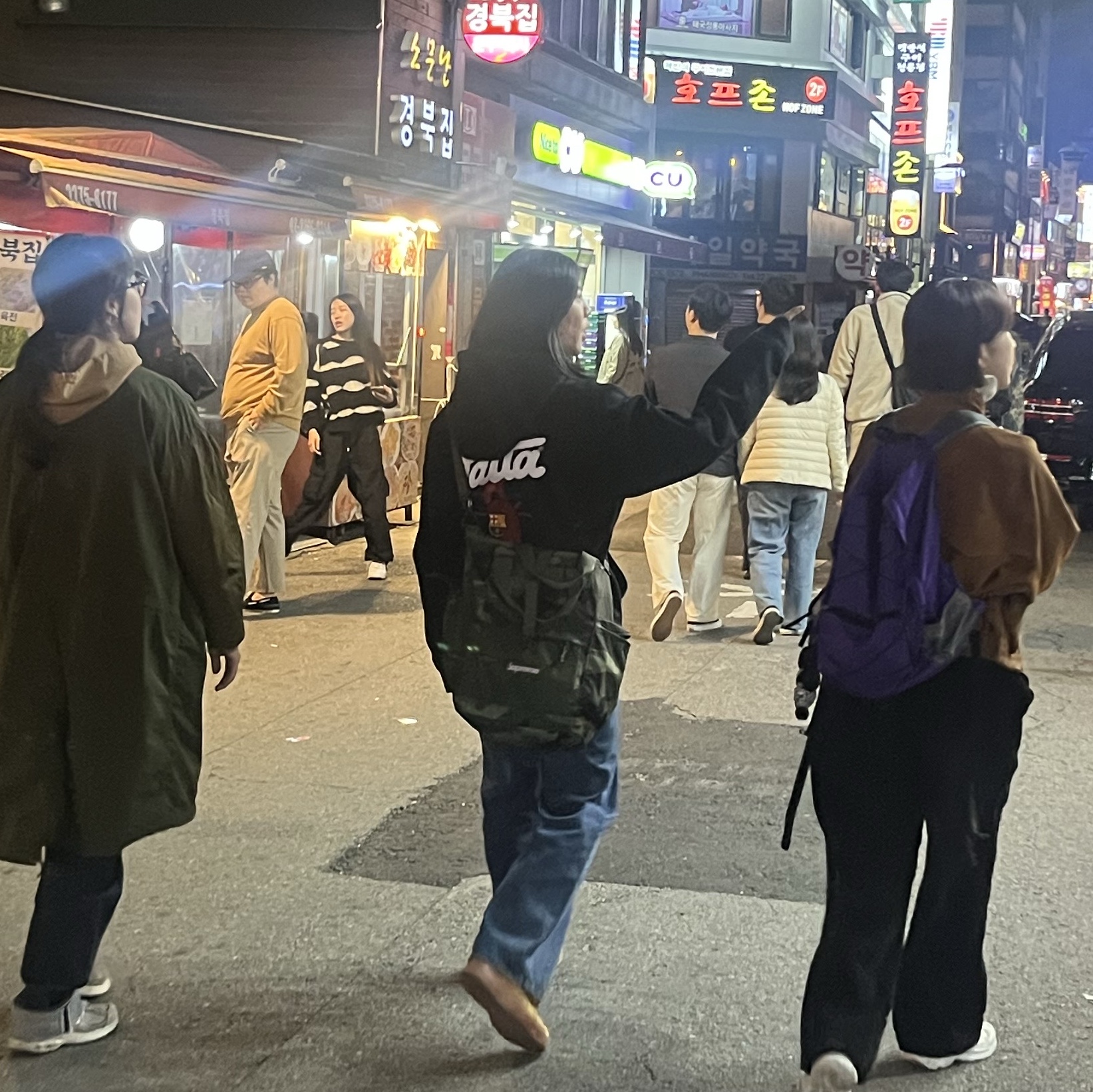 Nike x Patta x FC Barcelona Solo Swoosh Hoodie Culers del Món (FD4147-010), Supreme Utility Tote Woodland Camo - 21FW 착용 스타일