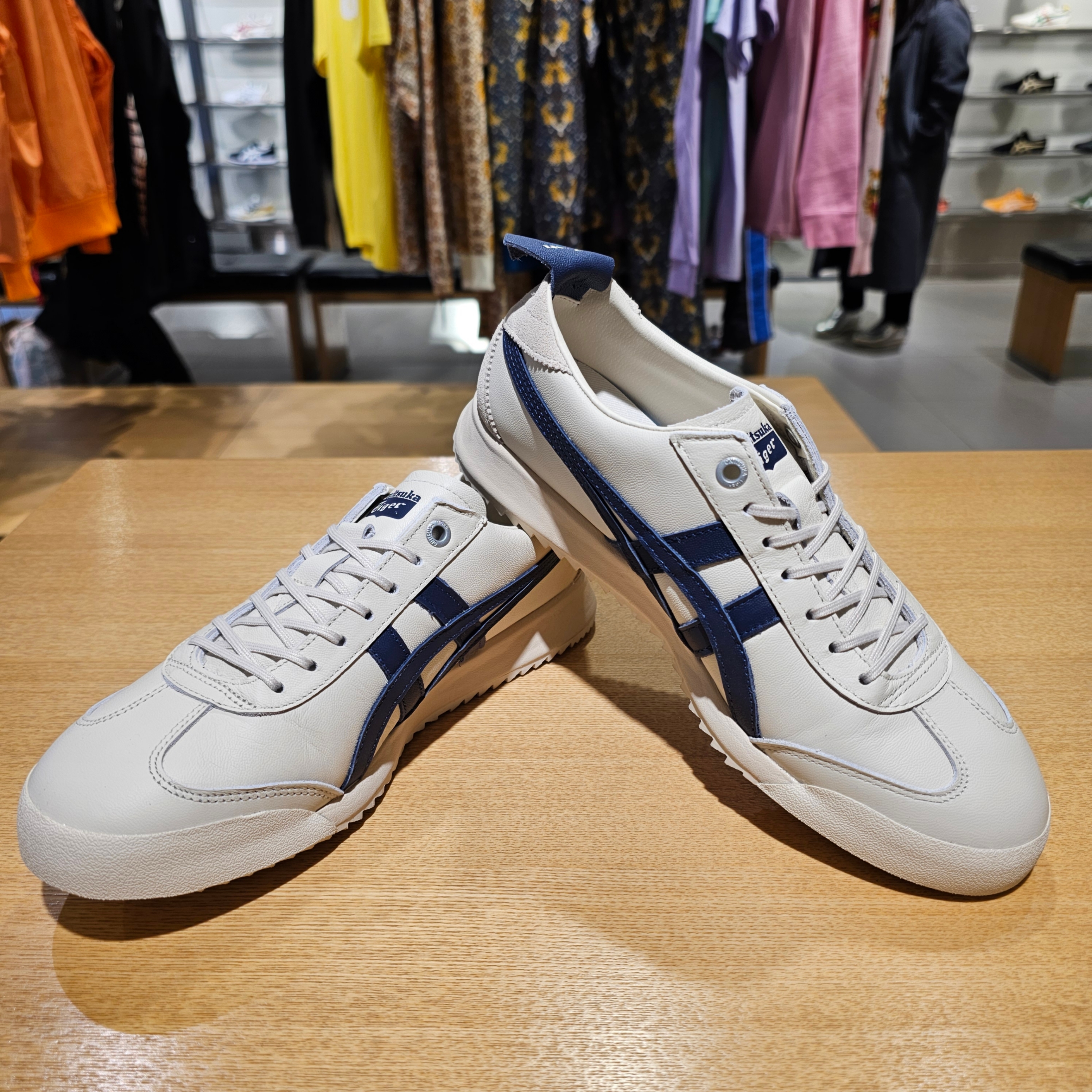 Onitsuka Tiger Mexico 66 EX Oatmeal Peacoat 착용 스타일 - 3