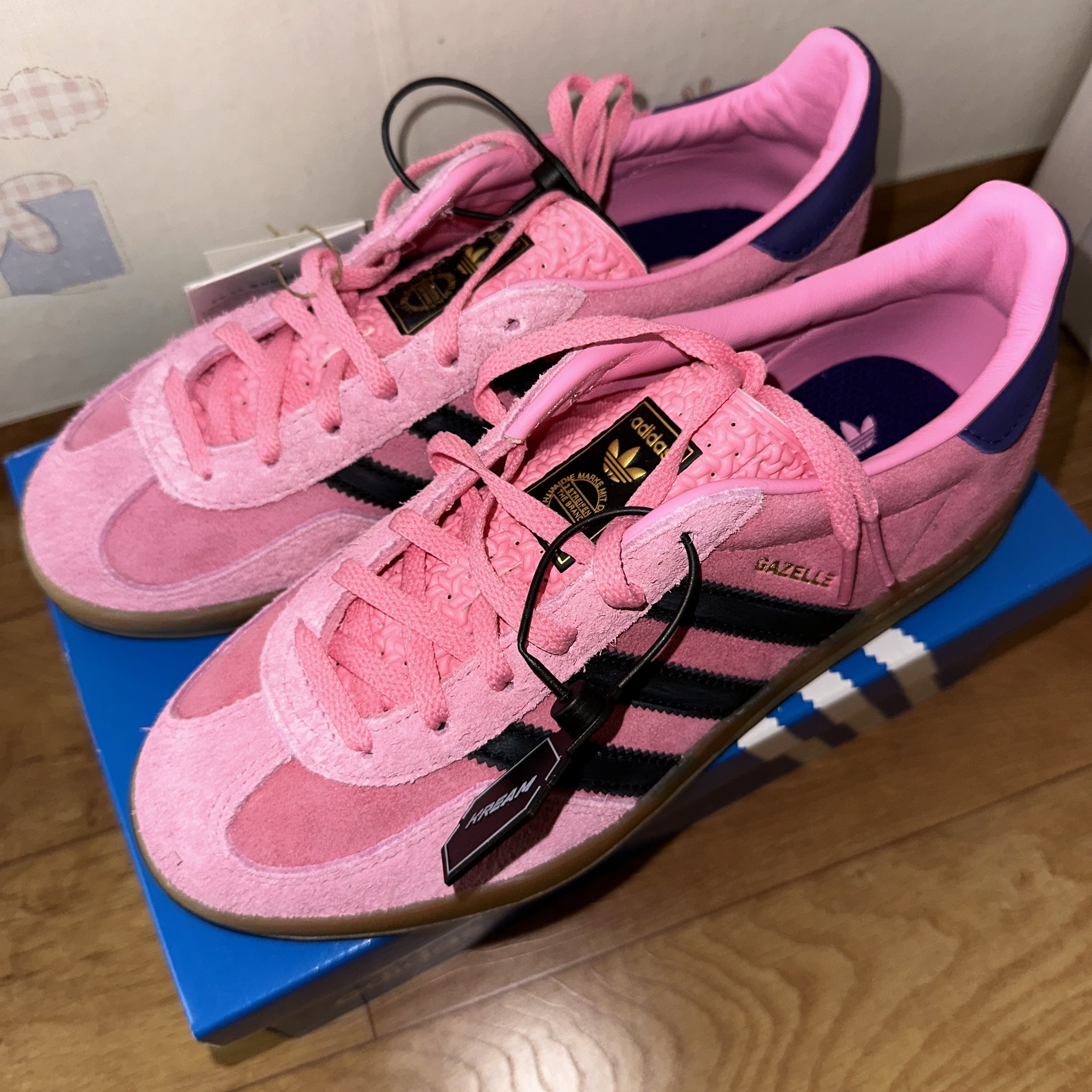 (W) Adidas Gazelle Indoor Bliss Pink 착용 스타일 - 1
