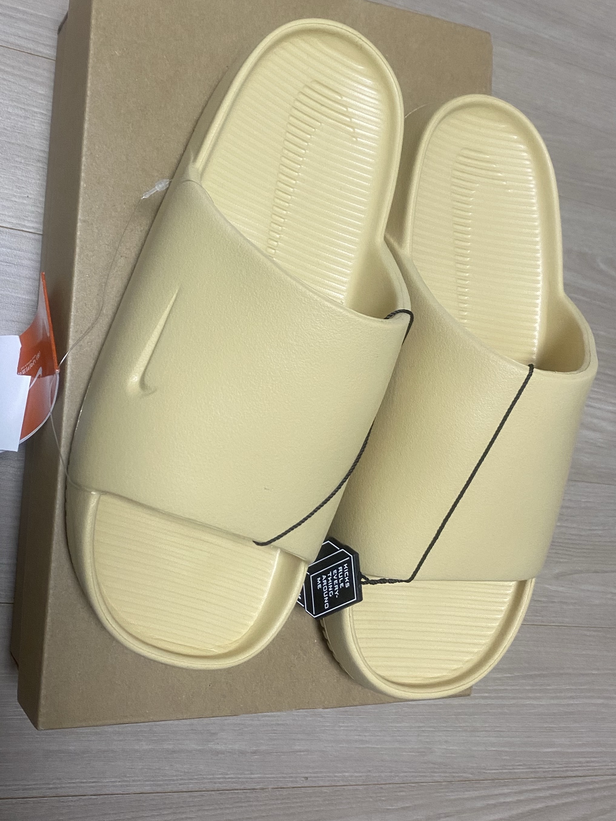 Nike Calm Slide Sesame 착용 스타일