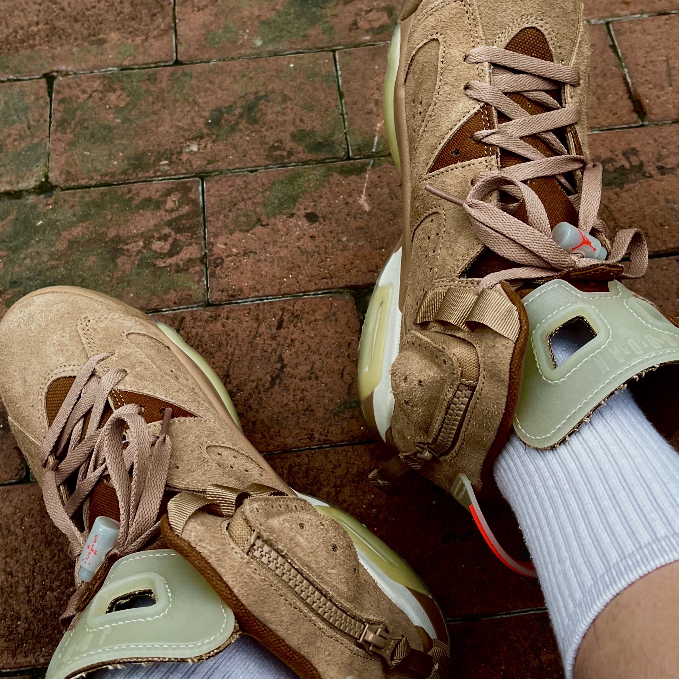 Jordan 6 x Travis Scott Retro SP British Khaki 착용 스타일