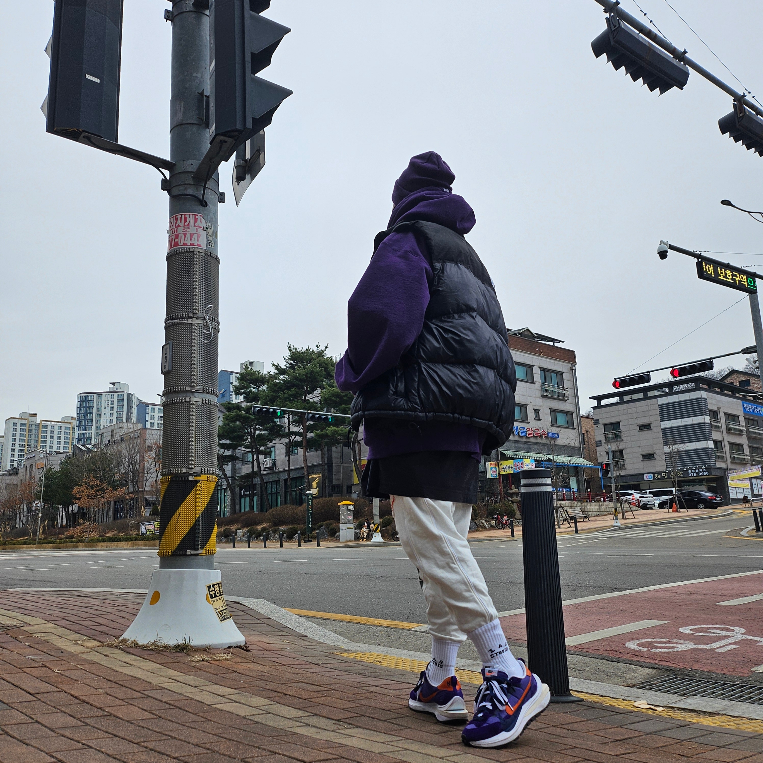 Supreme New Era Box Logo Beanie Dark Purple - 23FW, Supreme Box Logo Hooded Sweatshirt Dark Purple - 23FW 착용 스타일 - 5