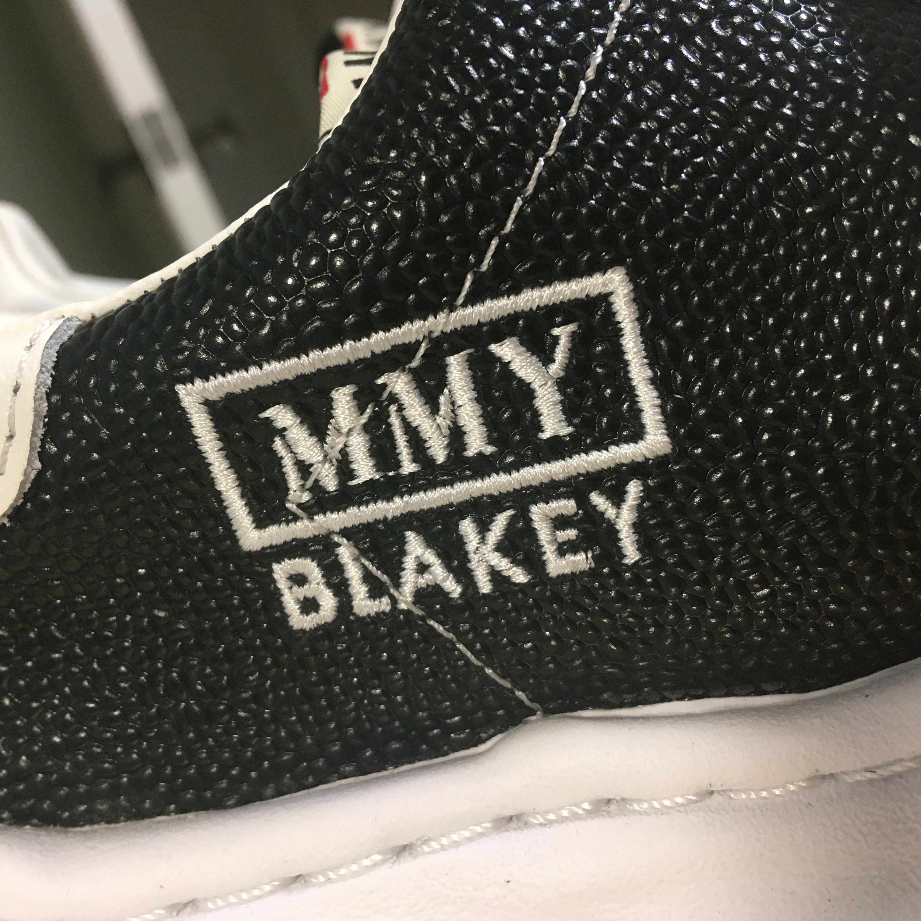 Maison Mihara Yasuhiro Blakey OG Sole Embossed Leather Low-top Sneakers Black 착용 스타일 - 8