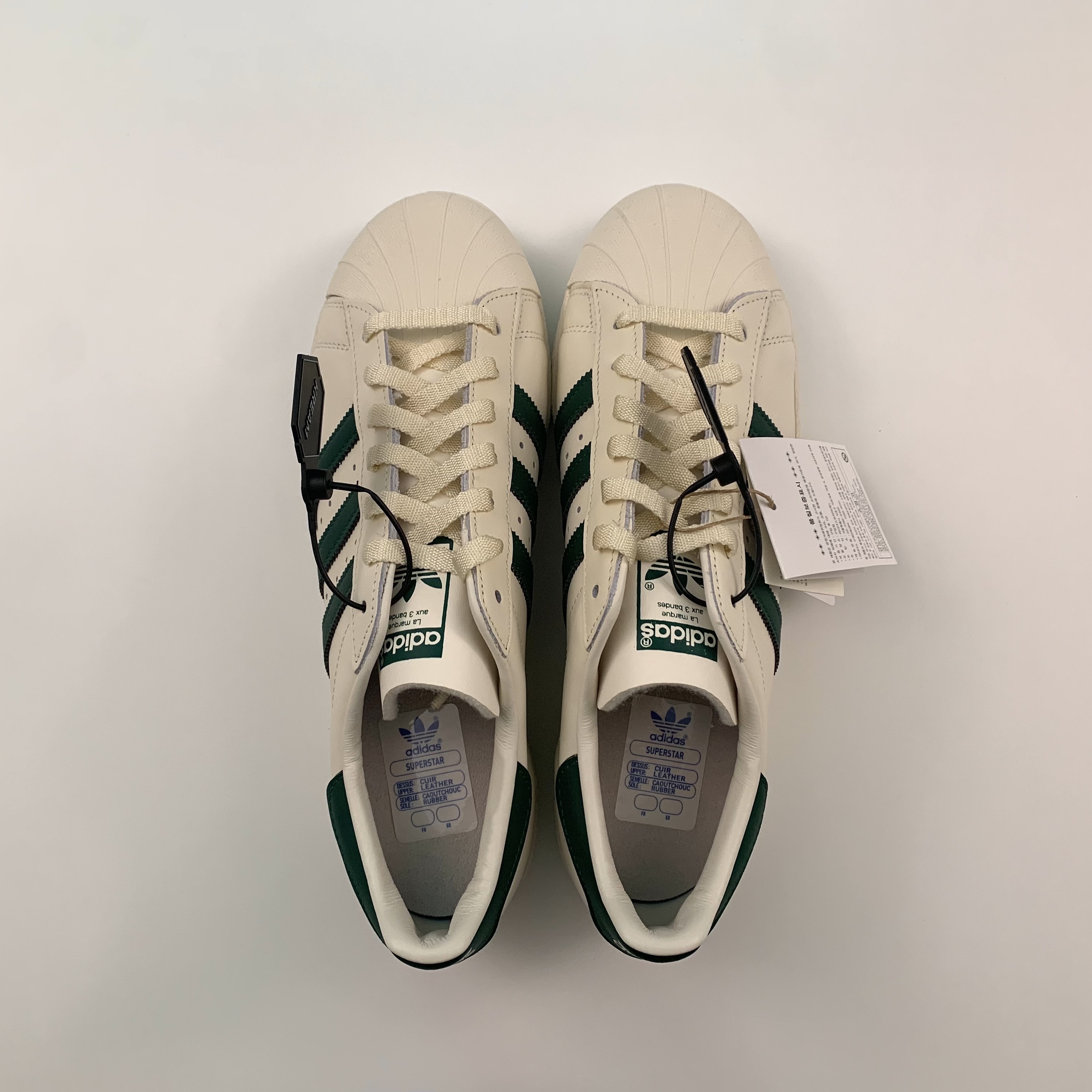 Adidas Superstar 82 Off White Dark Green 착용 스타일 - 3