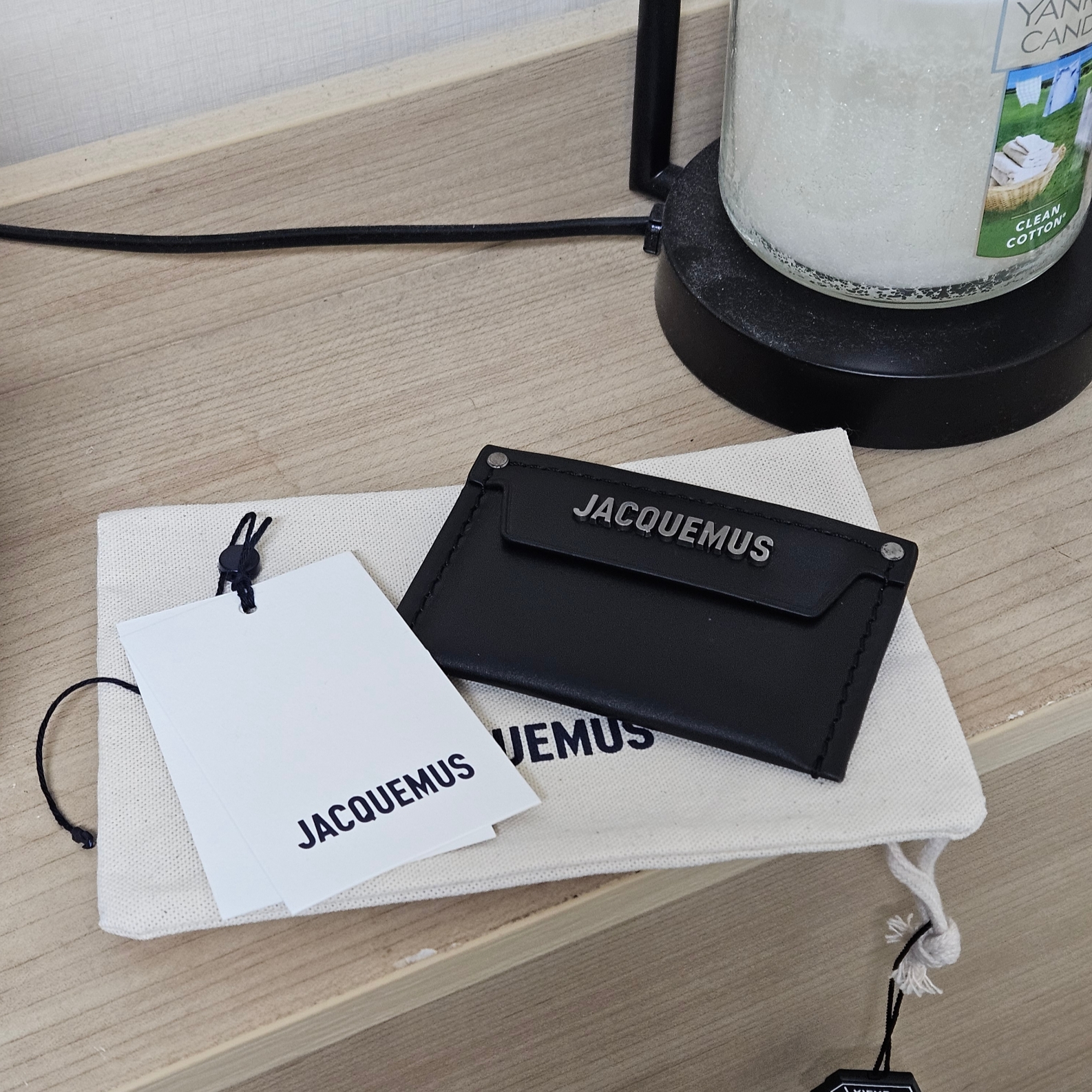 Jacquemus Le Porte Carte Meunier Rectangle Card Holder Black 착용 스타일