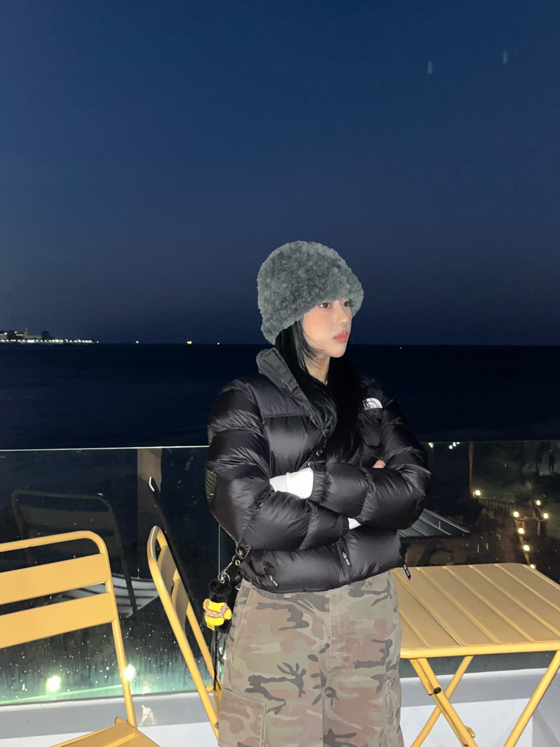 (W) The North Face 1996 Eco Nuptse Jacket Black 착용 스타일
