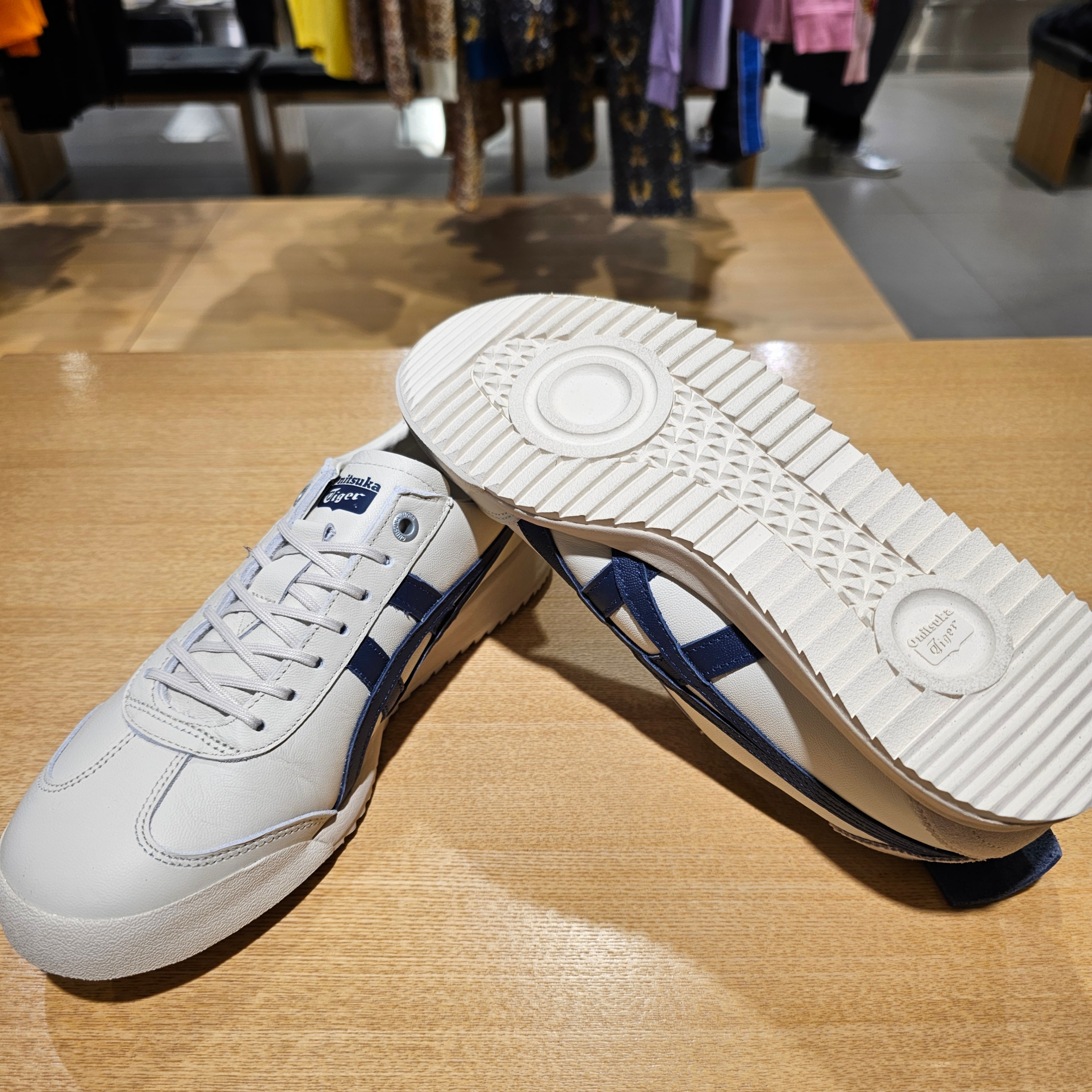 Onitsuka Tiger Mexico 66 EX Oatmeal Peacoat 착용 스타일 - 4