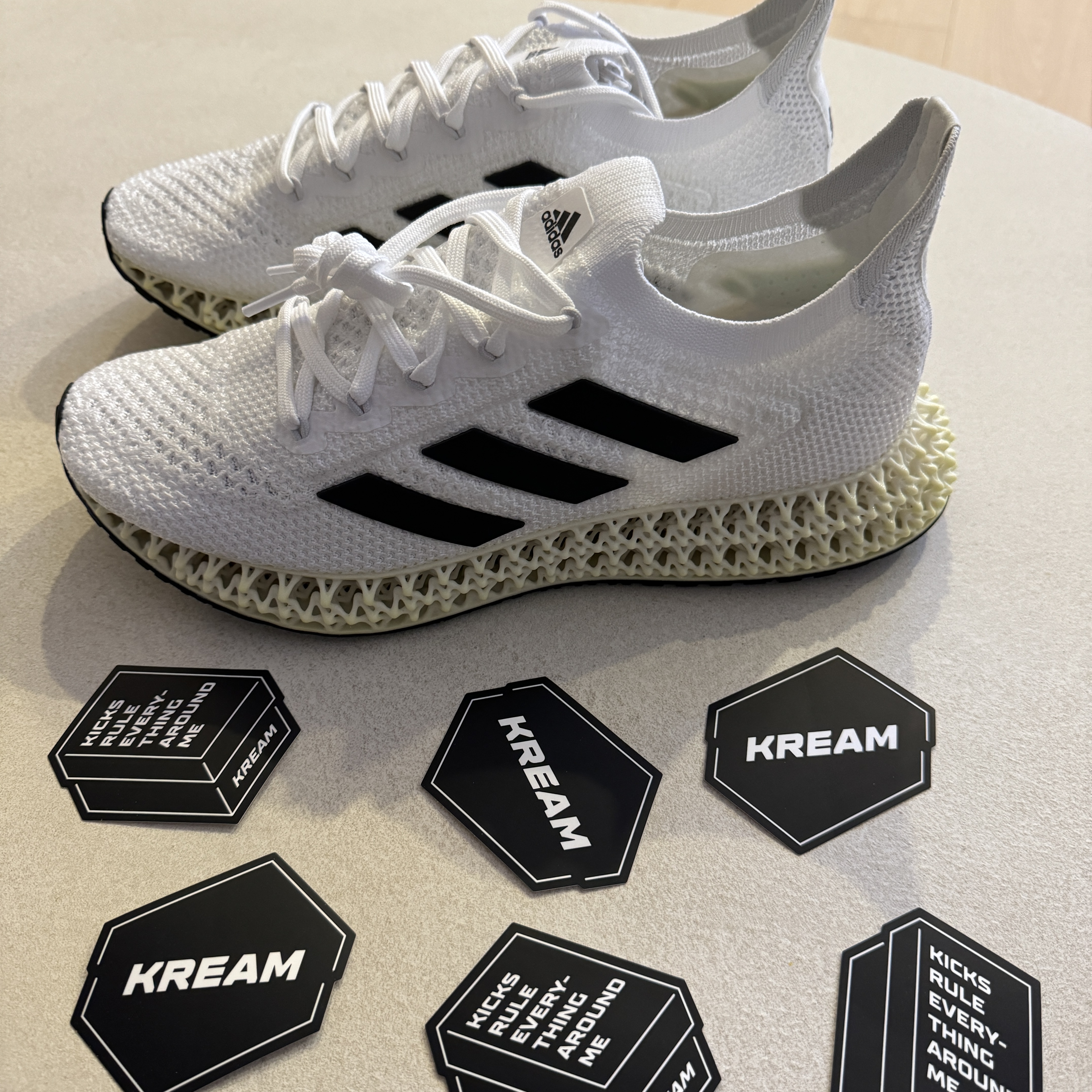 Adidas 4DFWD White Black 착용 스타일