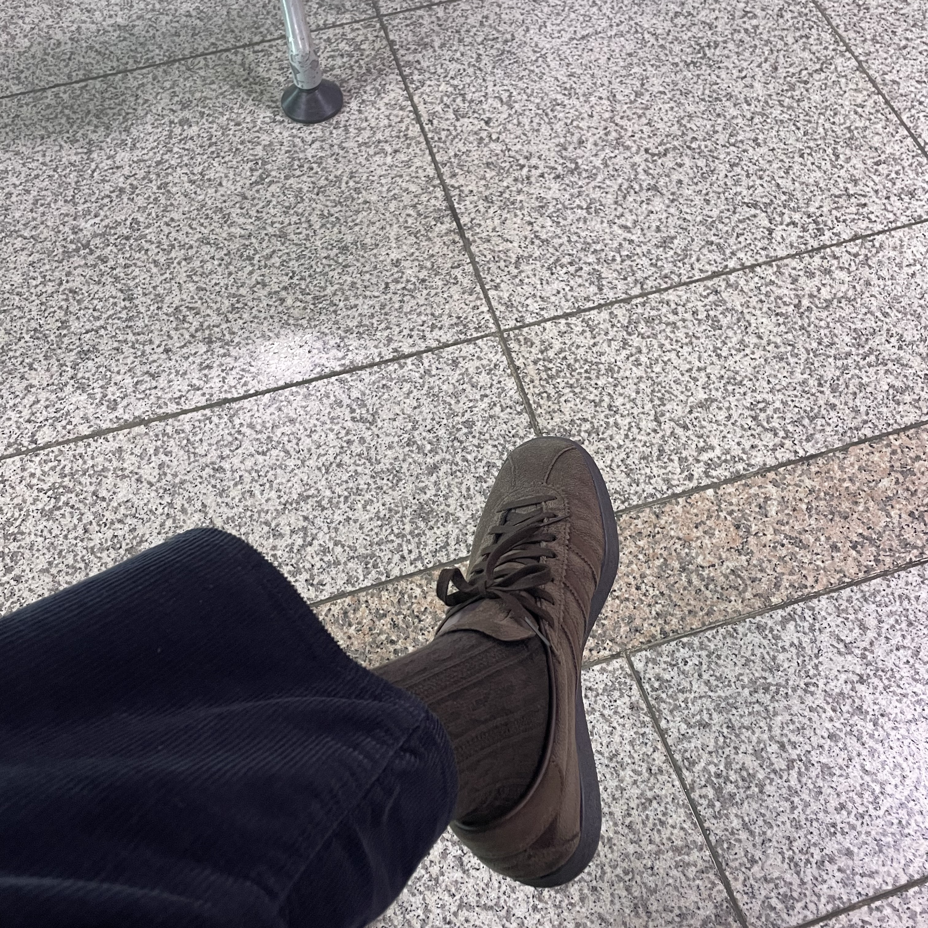 Adidas Tobacco Gruen Dark Brown 착용 스타일