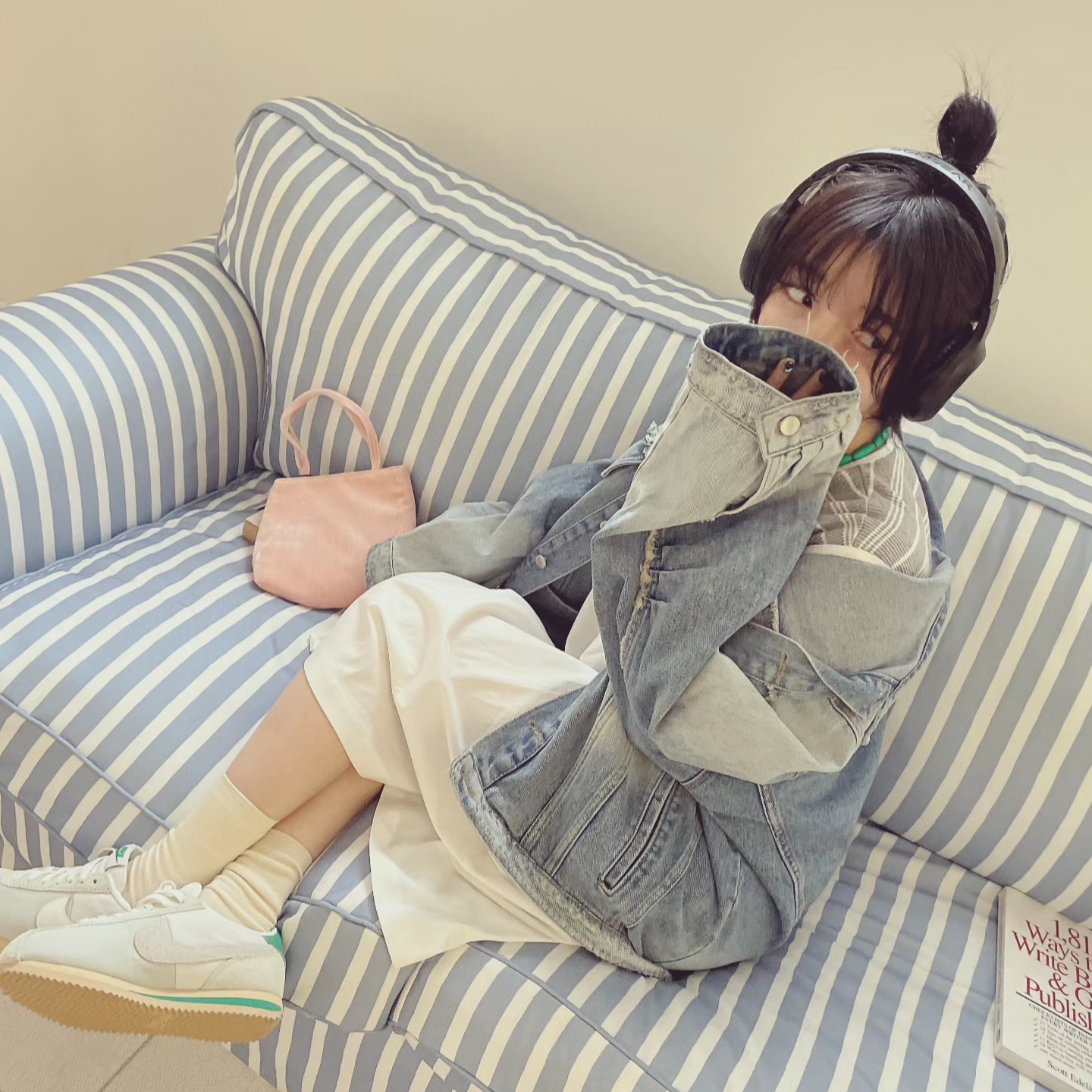 Hai Little Velvet Bag Pink, (W) Nike Cortez Sail and Stadium Green 착용 스타일 - 1