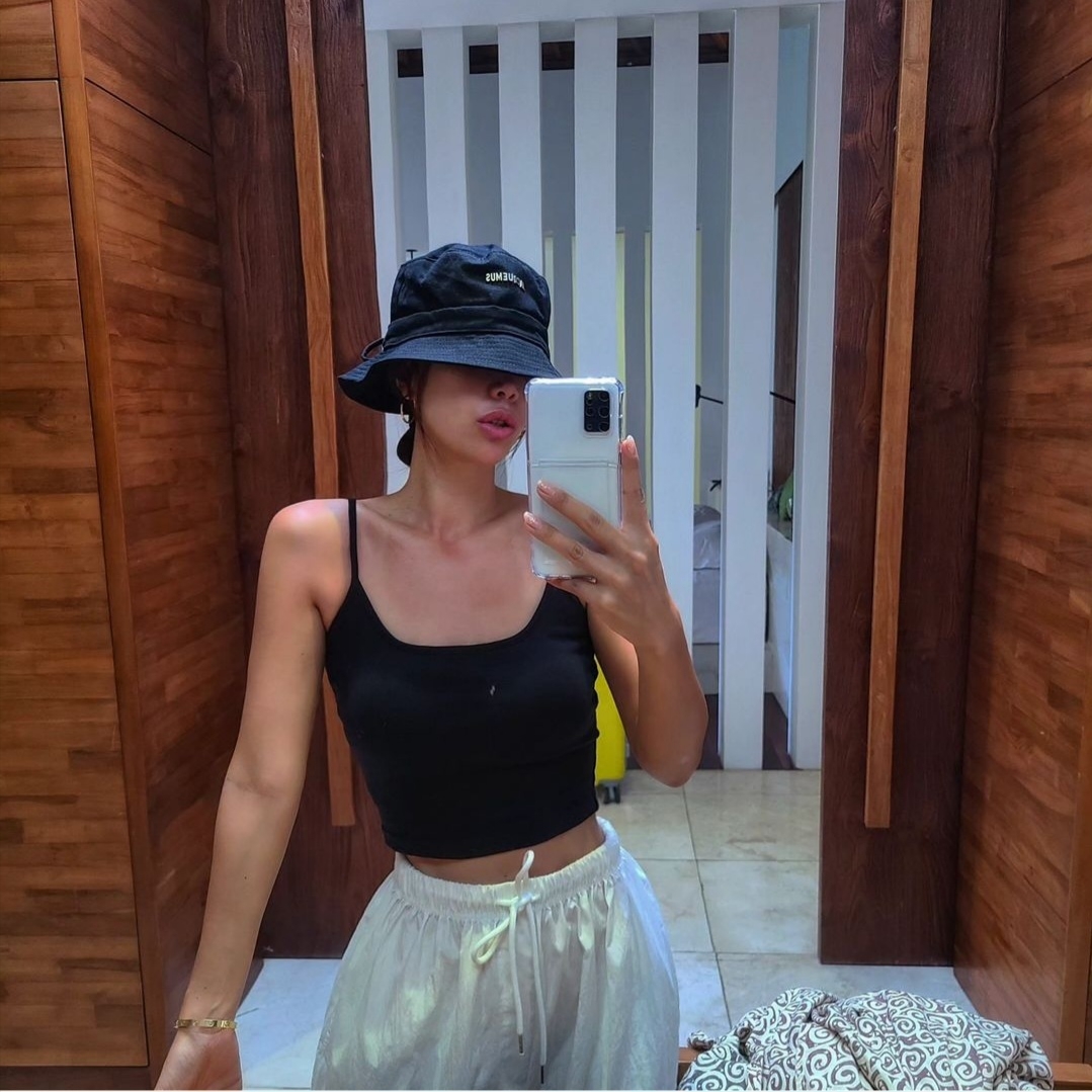 Jacquemus Le Bob Gadjo Bow Bucket Hat Black 착용 스타일