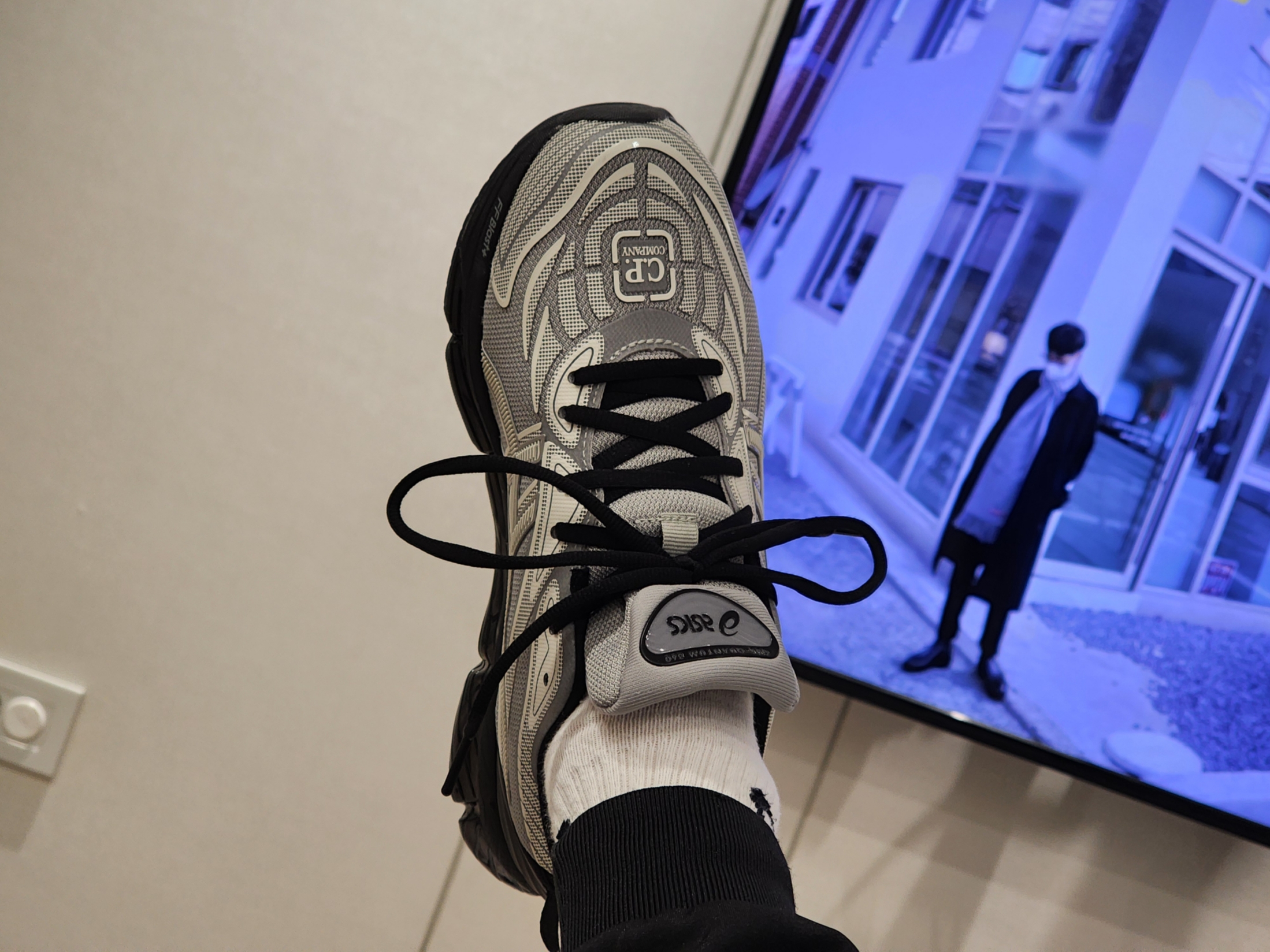 Asics x C.P. Company Gel-Quantum 360 VIII Cement Grey 착용 스타일 - 5