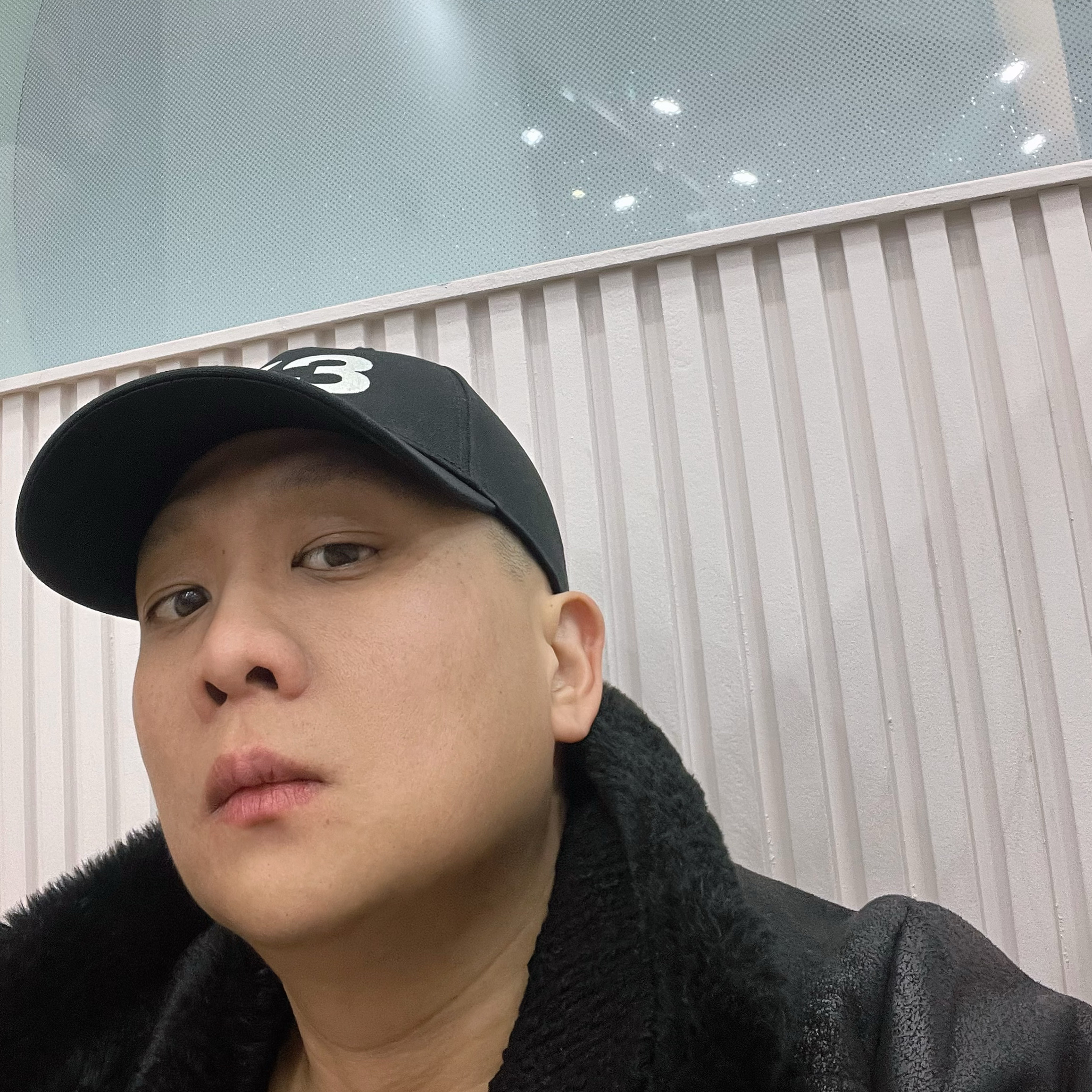Y-3 Logo Cap Black 착용 스타일 - 1