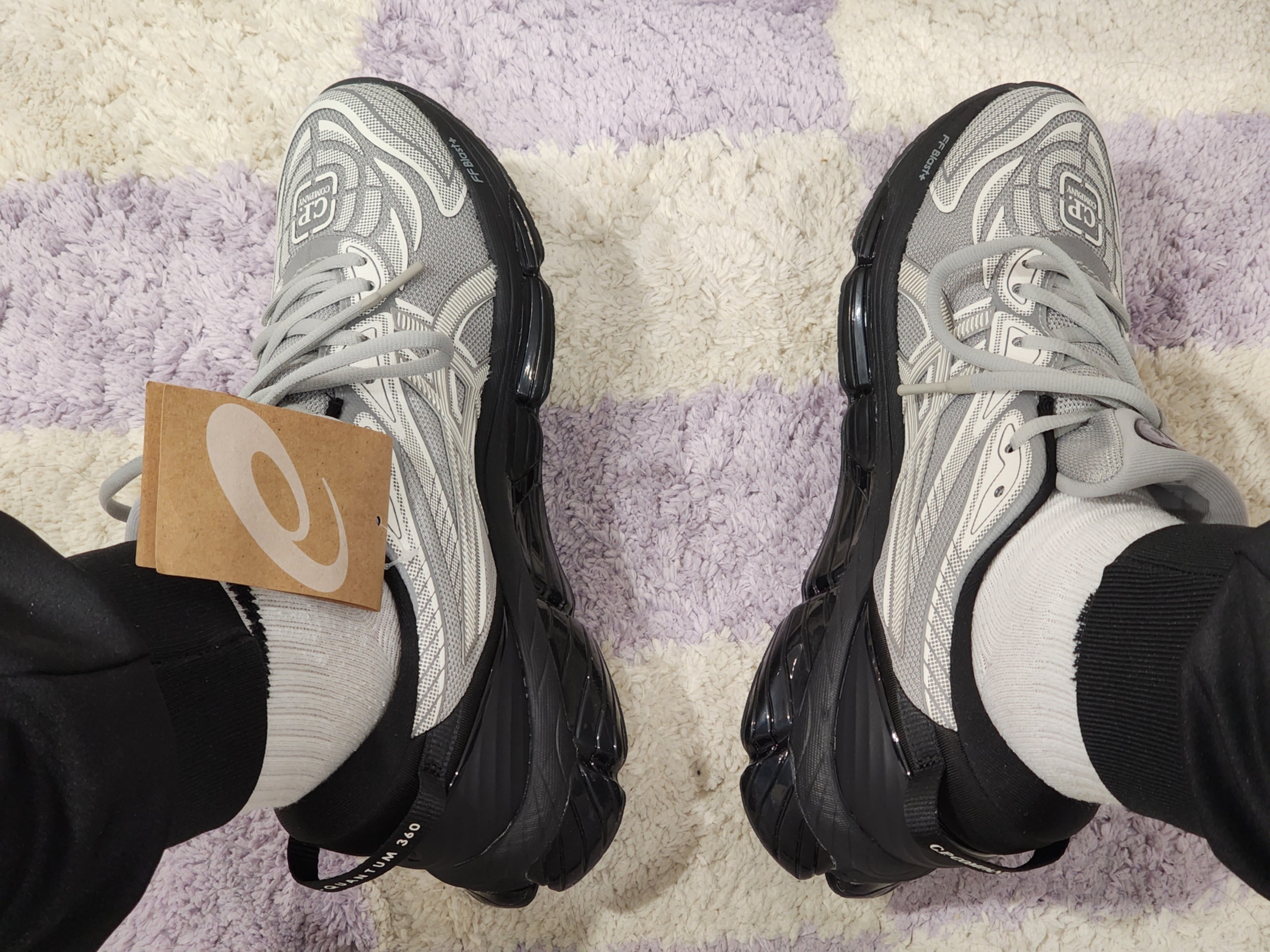 Asics x C.P. Company Gel-Quantum 360 VIII Cement Grey 착용 스타일 - 3