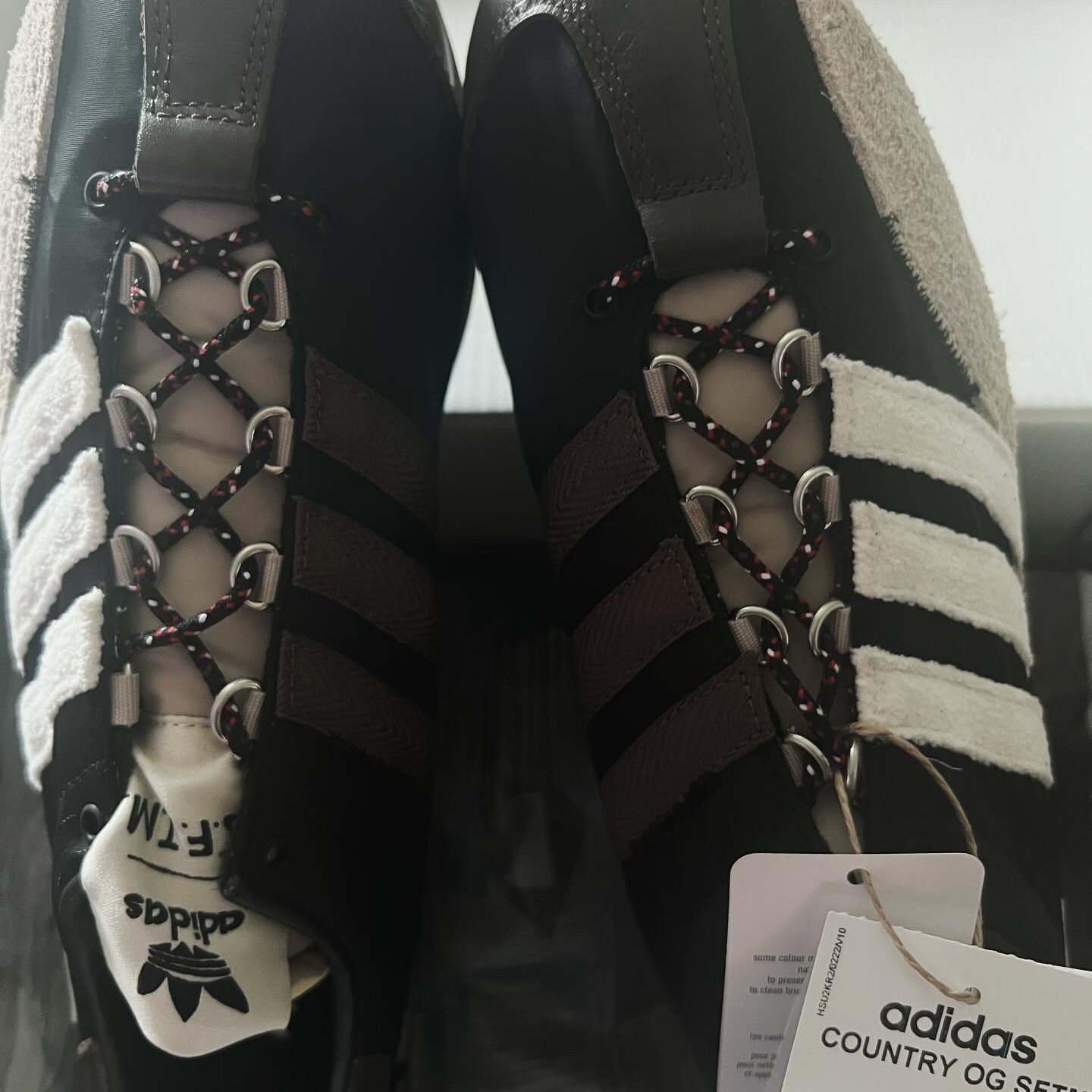 Adidas x Song for the Mute Country OG Core Black Core White 착용 스타일