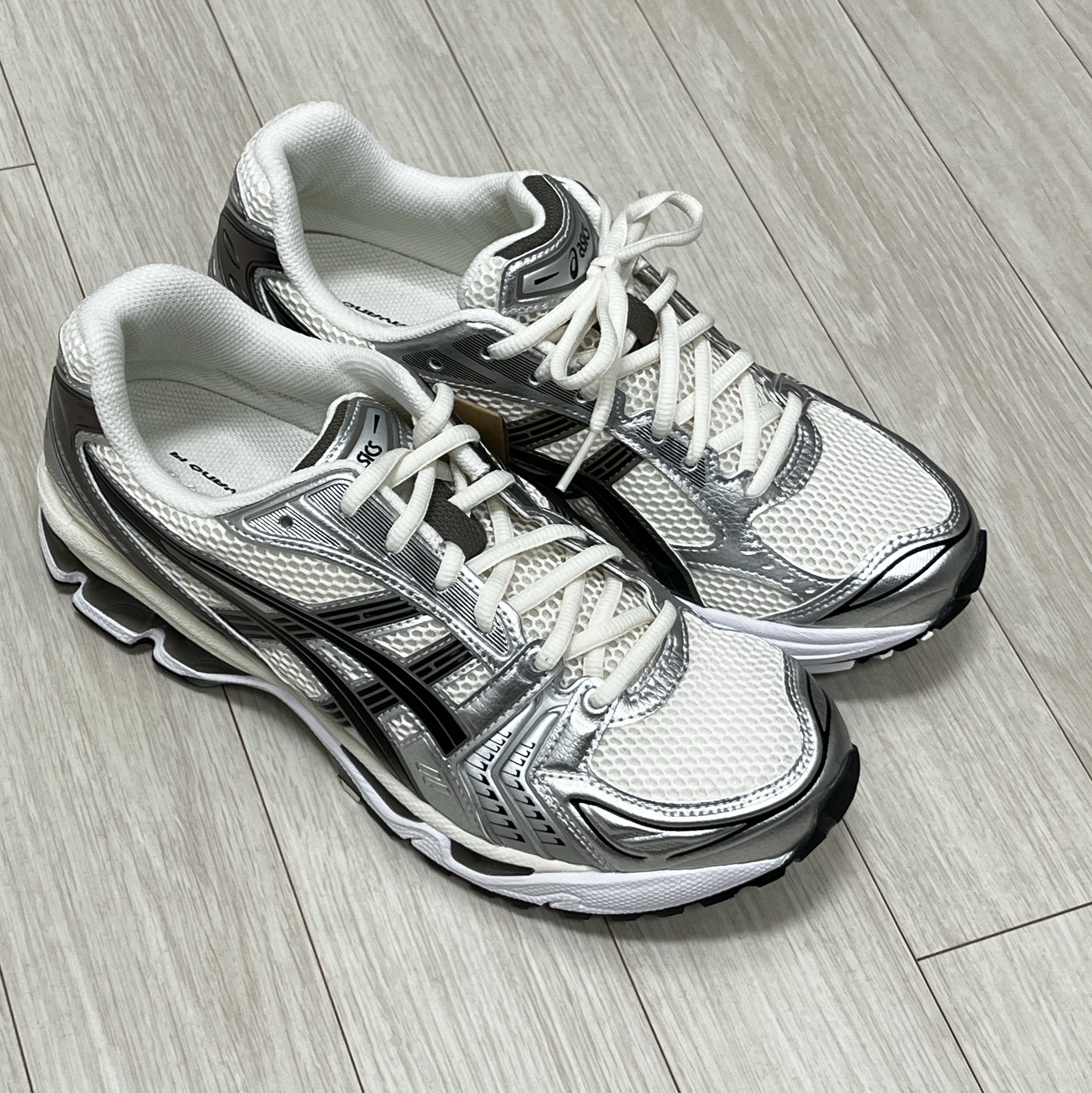 Asics Gel-Kayano 14 Cream Black 착용 스타일