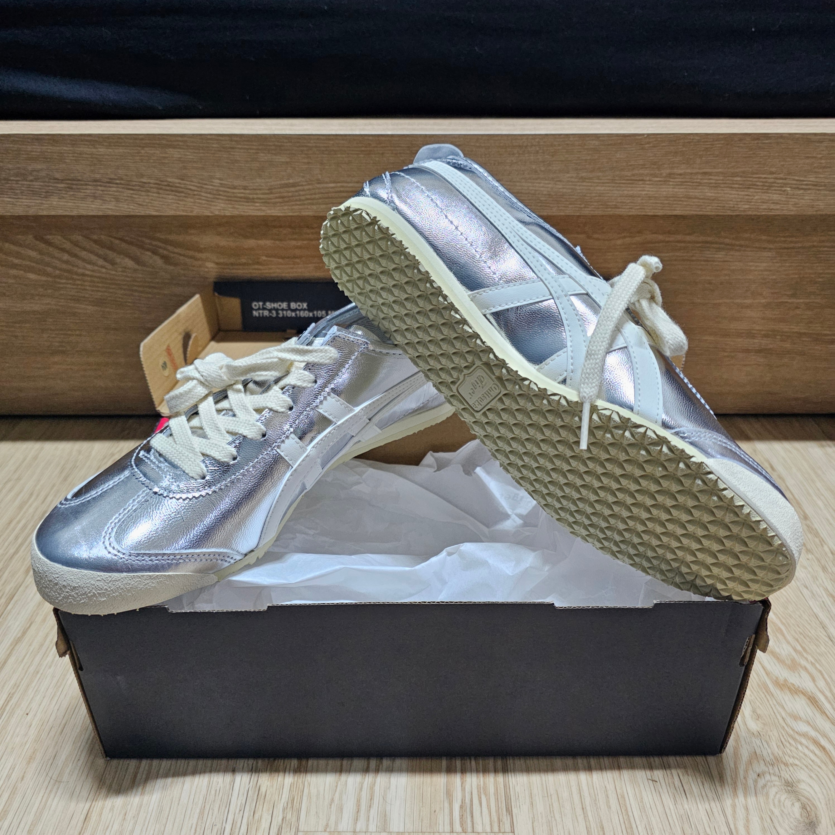 Onitsuka Tiger Mexico 66 Silver Off White 착용 스타일 - 4