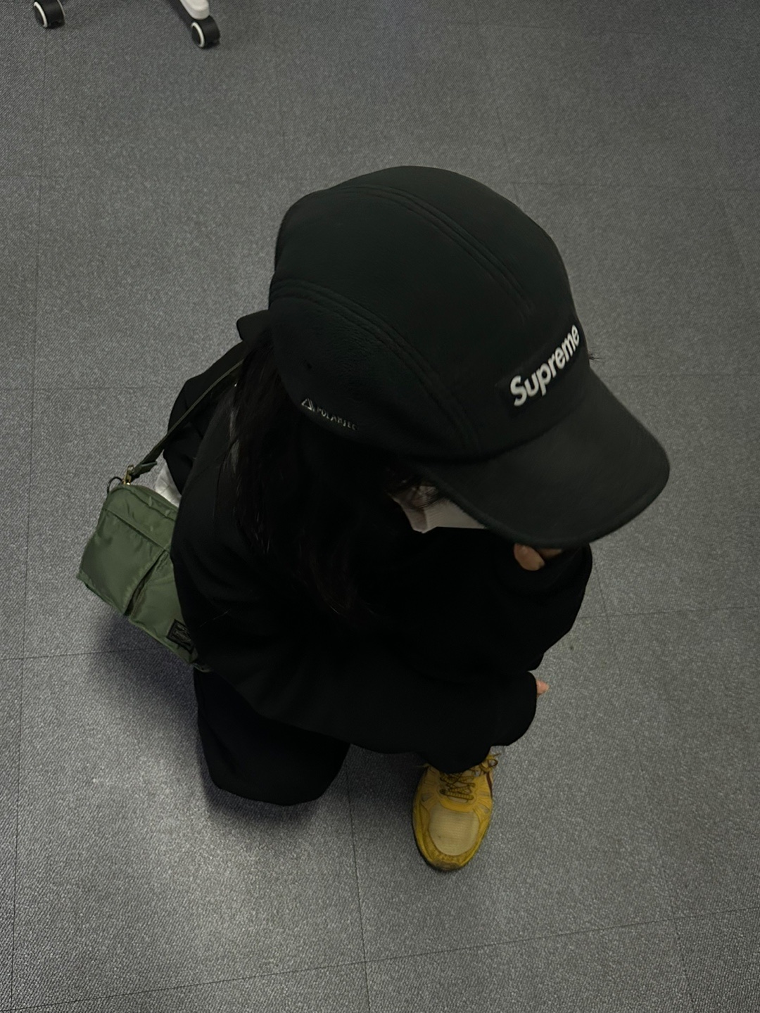 Asics HN1-S Gel-Venture 7 Yellow Ox Brown, Porter Tanker Shoulder Bag S Sage Green 착용 스타일 - 2