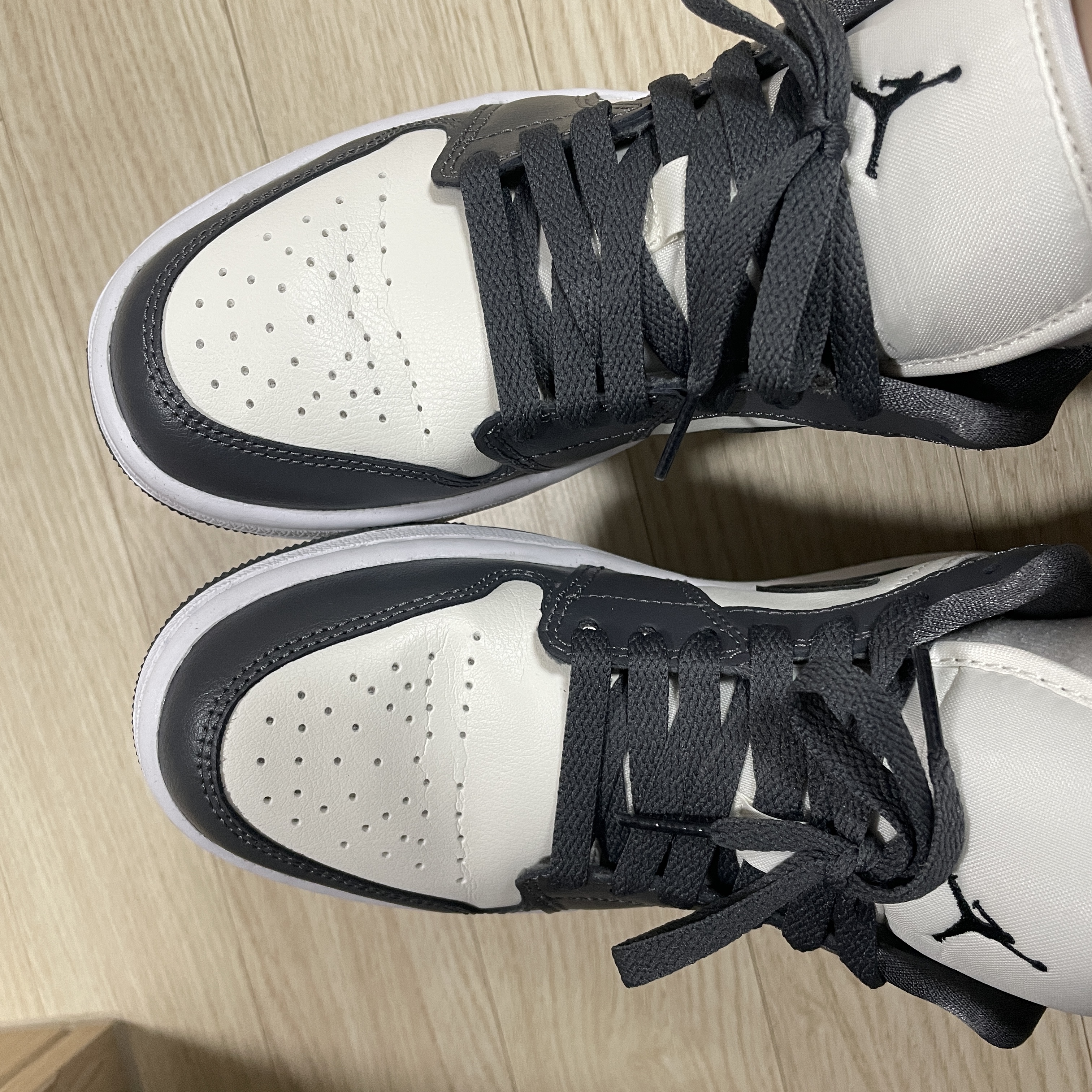 (W) Jordan 1 Low Sail Dark Grey 착용 스타일 - 1
