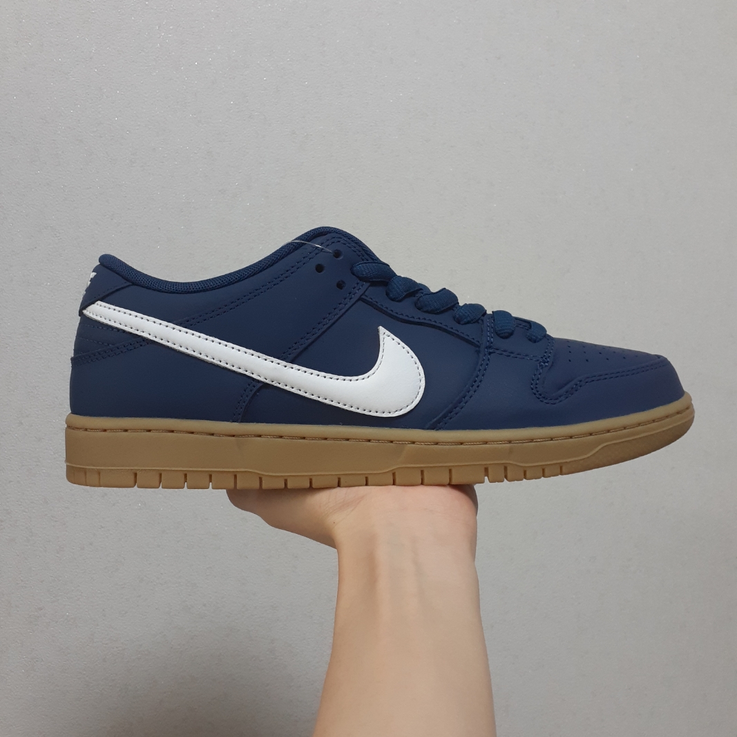 Nike SB Dunk Low Pro Navy Gum 착용 스타일