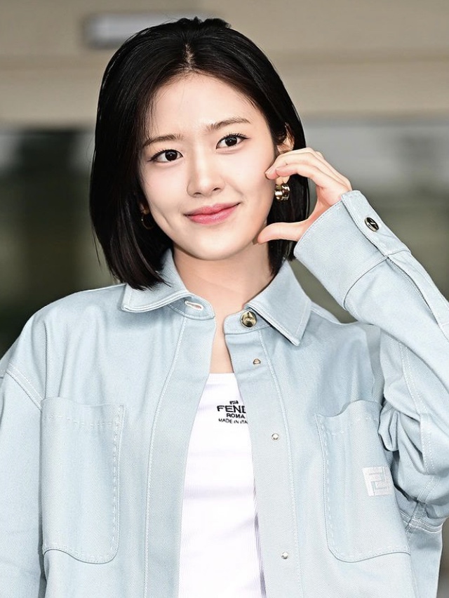 (W) Fendi Cotton Top White 착용 스타일
