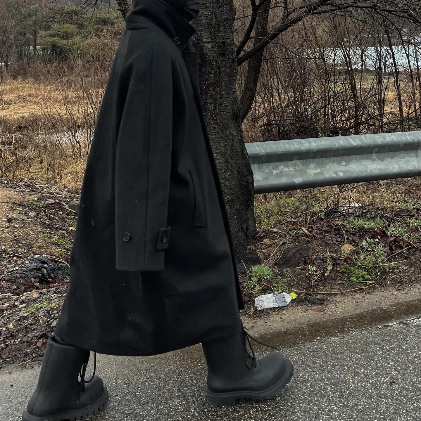 Balenciaga XL Army Boots Full Eva Black 착용 스타일 - 2