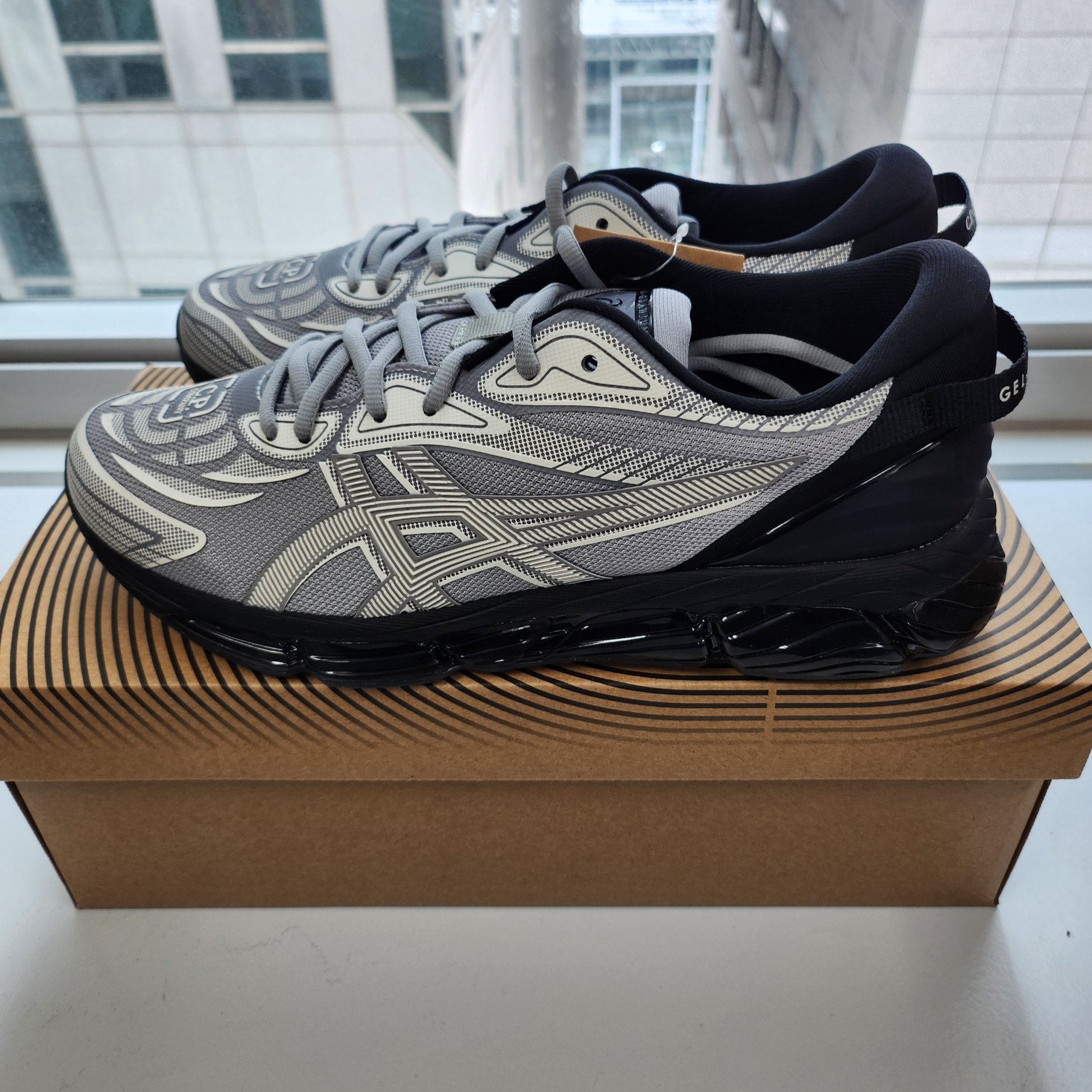 Asics x C.P. Company Gel-Quantum 360 VIII Cement Grey 착용 스타일 - 1