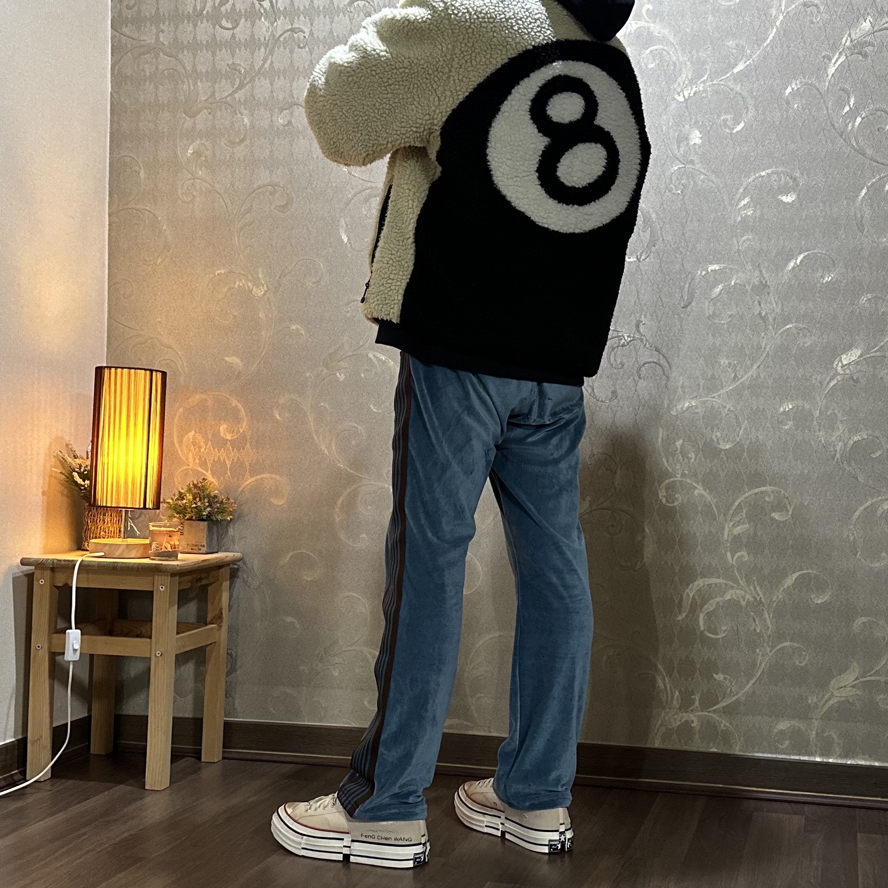 Converse x Feng Chen Wang Chuck 70 Ox 2-in-1 Brown Rice, Needles Narrow Track Pants Velour Blue 착용 스타일 - 4