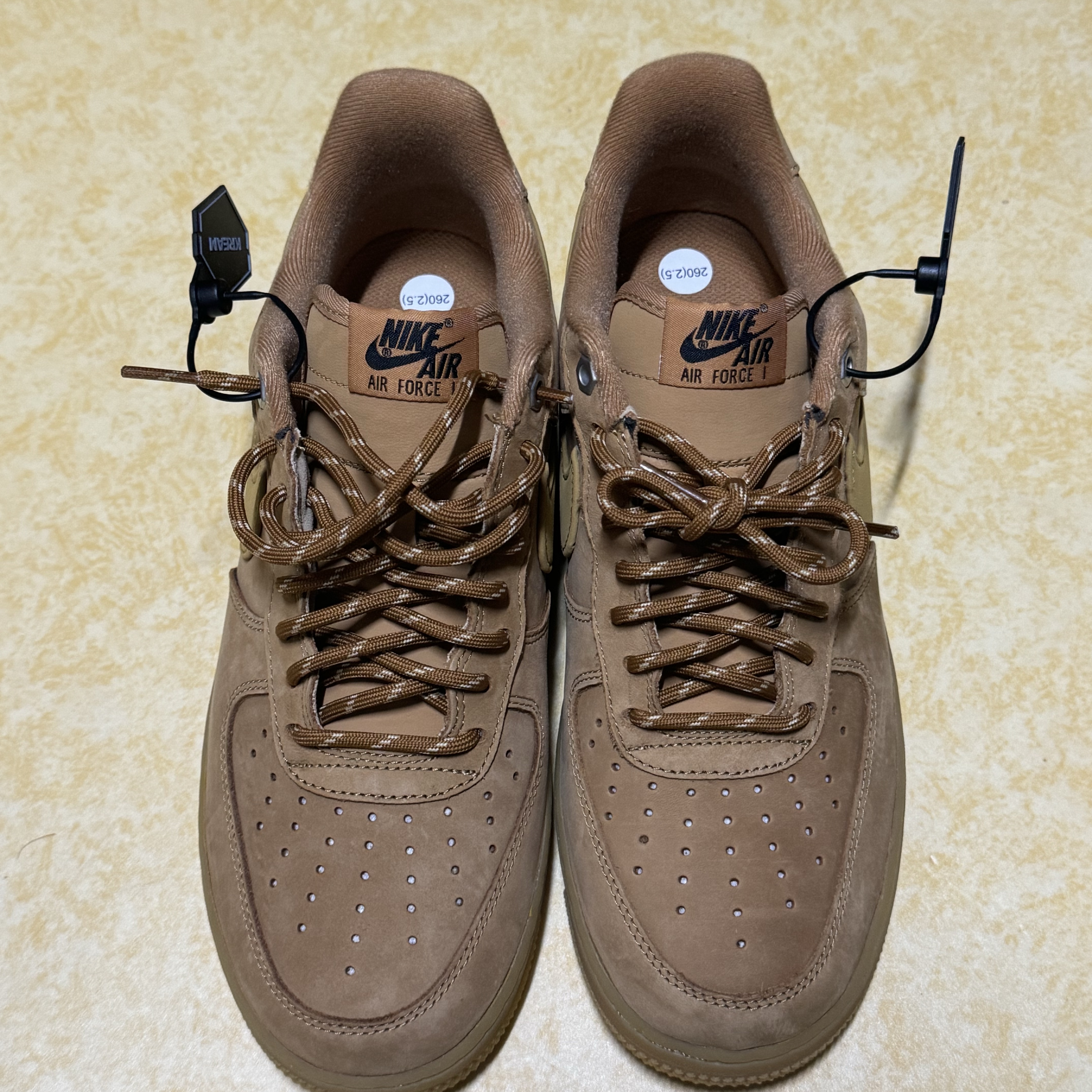 Nike Air Force 1 '07 WB Flax 착용 스타일
