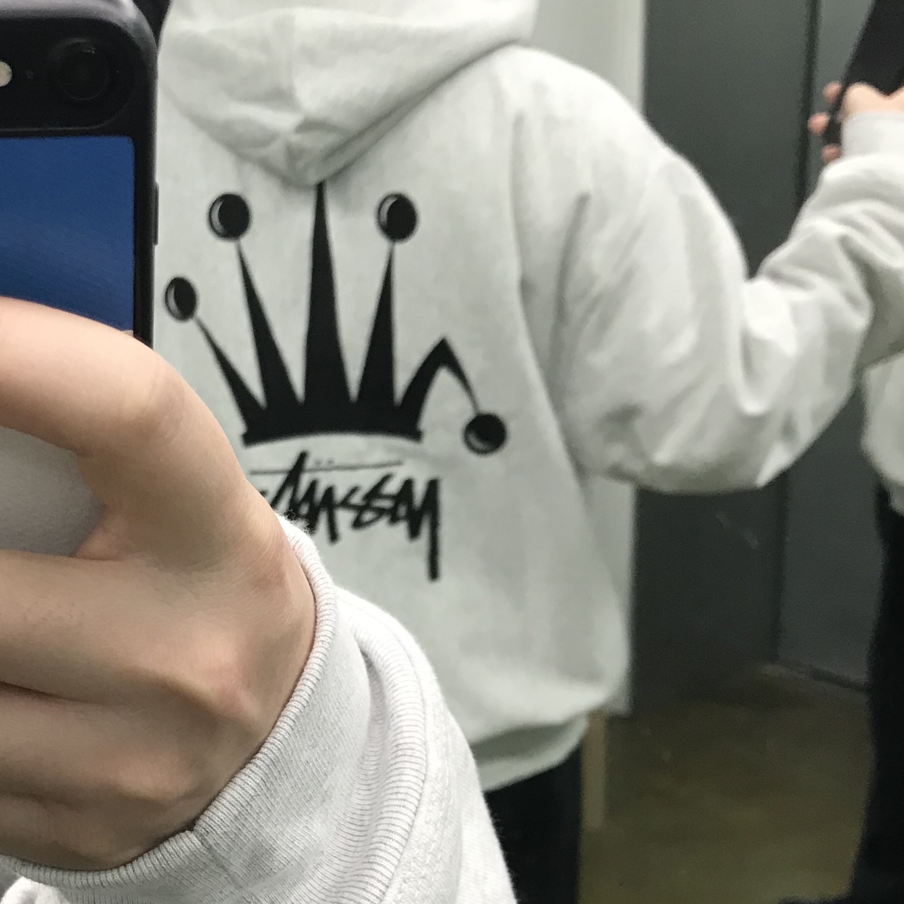 Stussy Regal Crown Zip Hoodie Ash Heather 착용 스타일