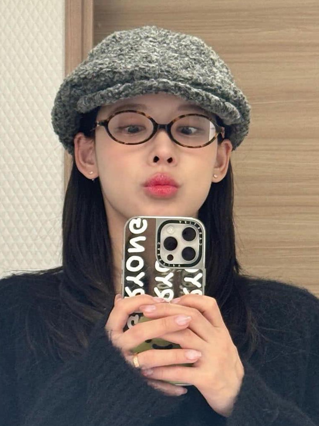 (W) Miu Miu Regard sunglasses Blue Lenses Honey Tortoiseshell Acetate Alternative fit, (W) Miu Miu Regard Sunglasses Blue Lenses Honey Tortoiseshell Acetate Standard fit 착용 스타일 - 2