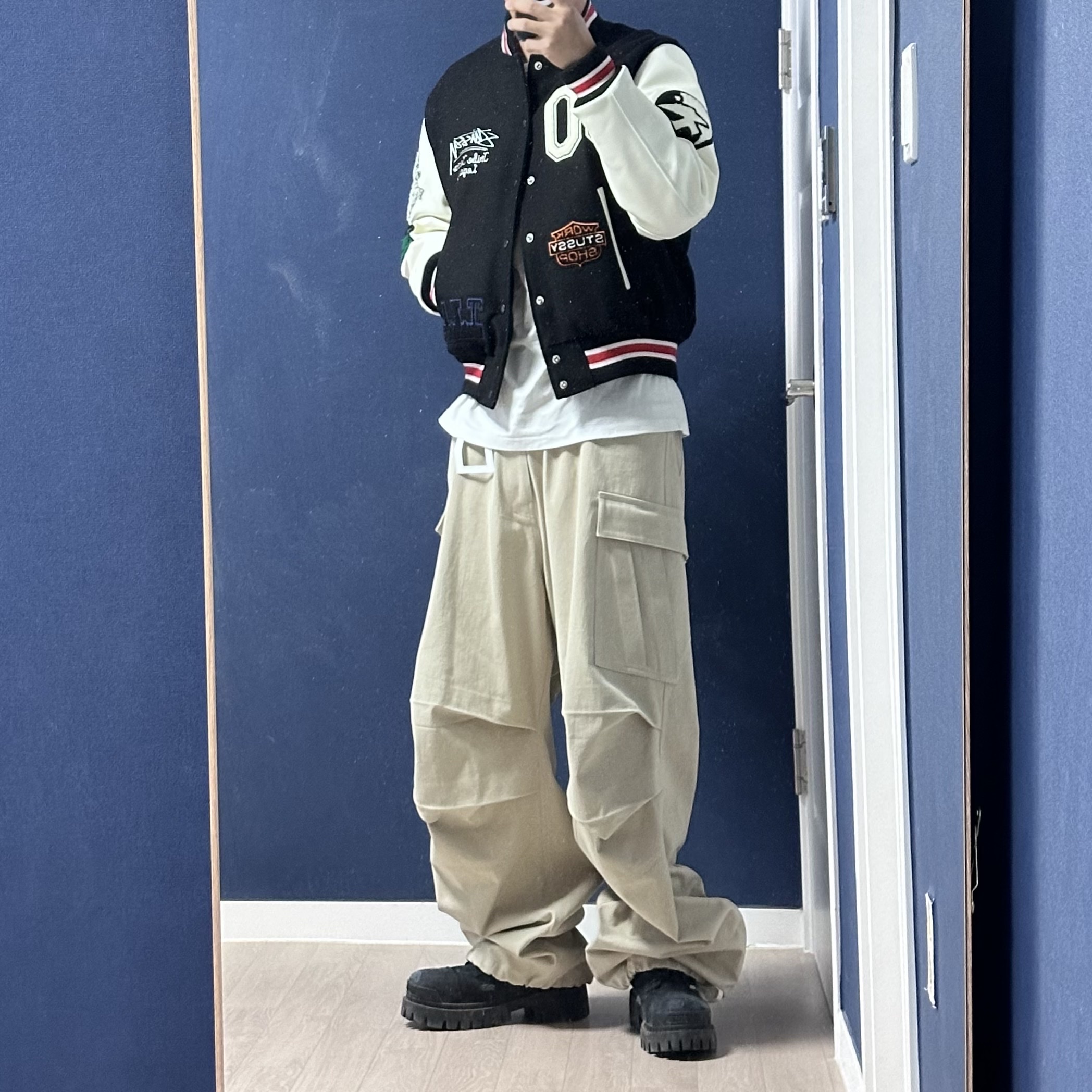 Nonnod Side Zip Cargo Pants Beige, Stussy x Our Legacy x Denim Tears TTL Varsity Jacket Black 착용 스타일