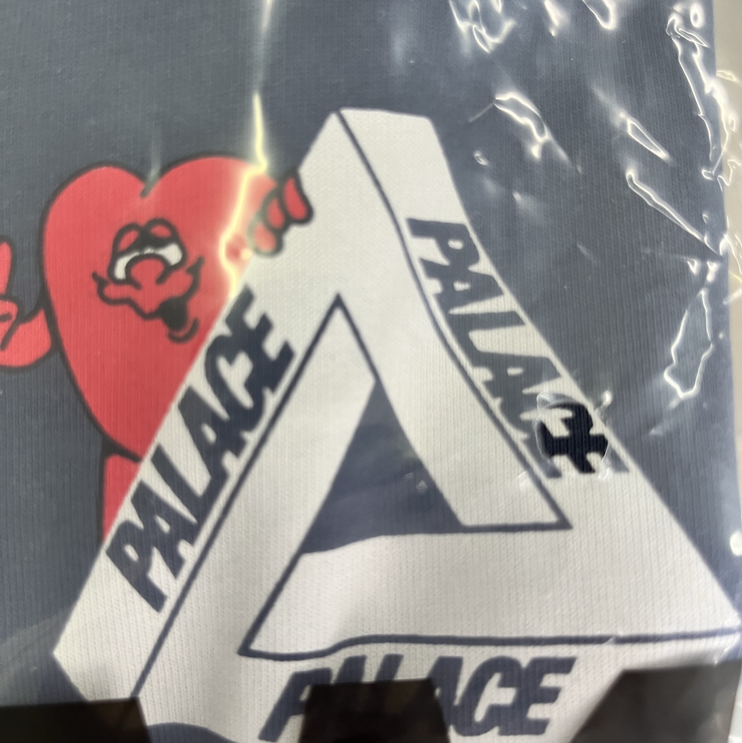 Palace Tri-Hearts T-Shirt Navy - 24SS 착용 스타일