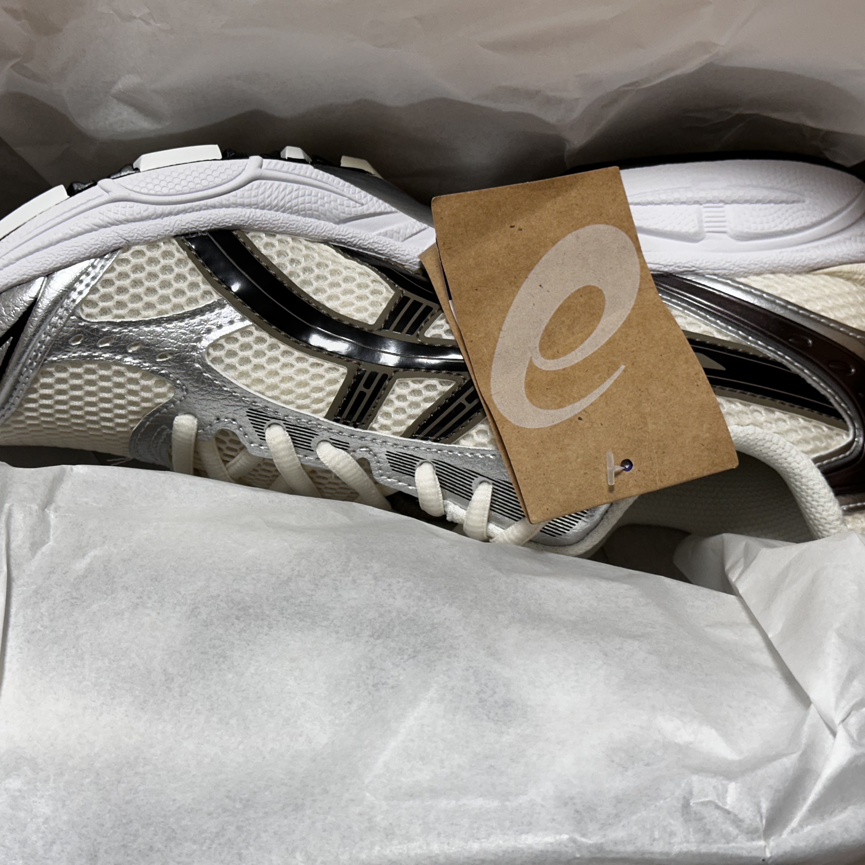 Asics Gel-Kayano 14 Cream Black 착용 스타일