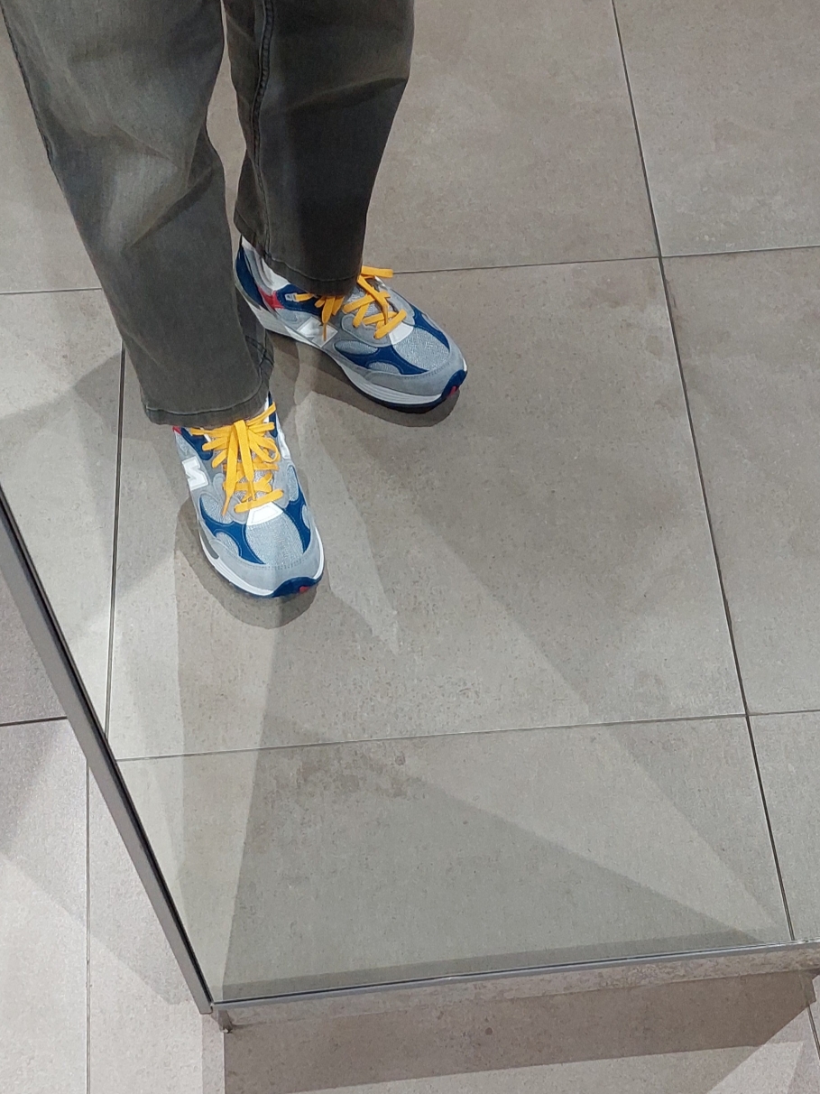New Balance x DTLR 992 Made in USA Varsity 착용 스타일