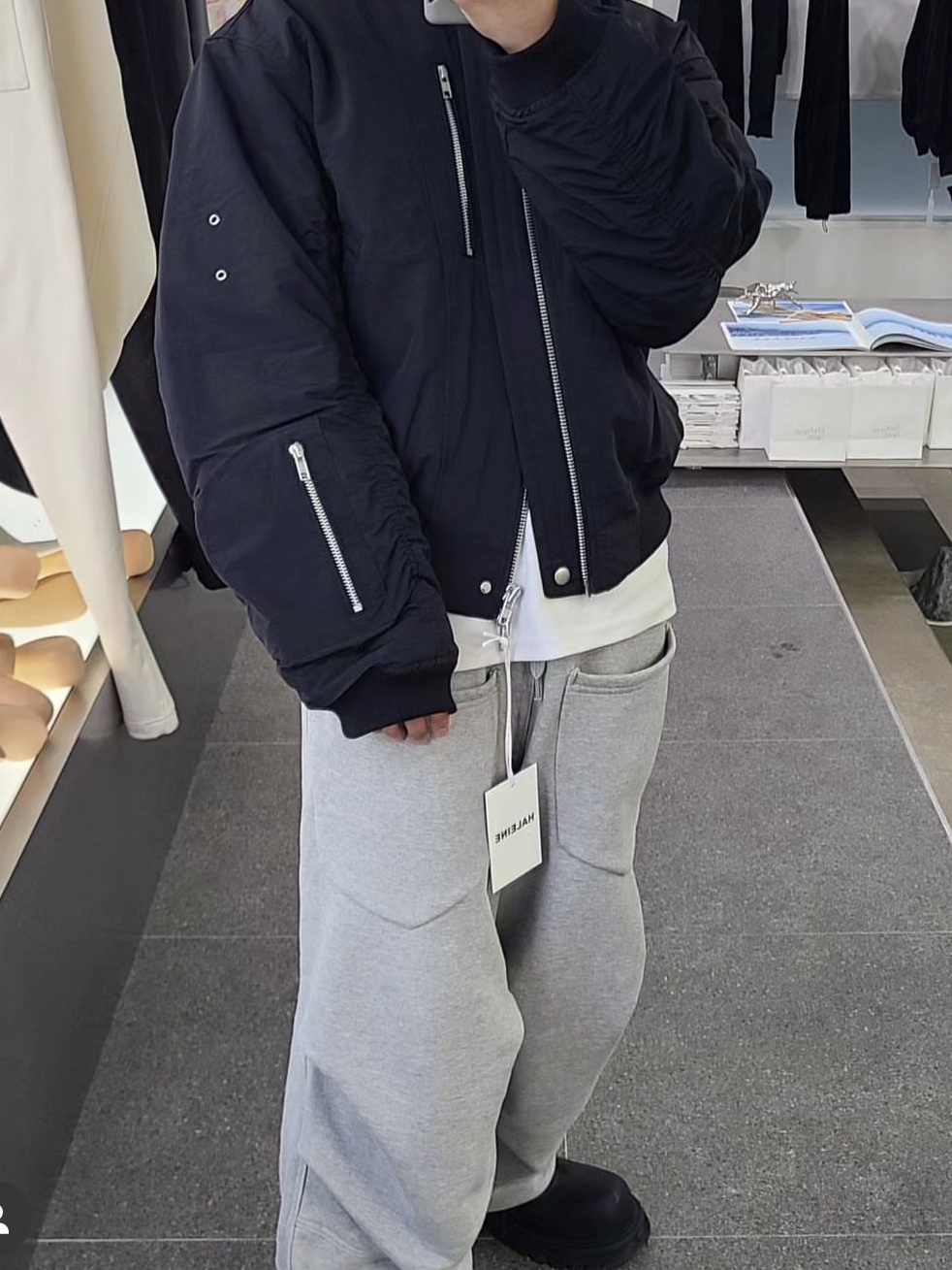 Haleine Roundneck Bomber Black 착용 스타일