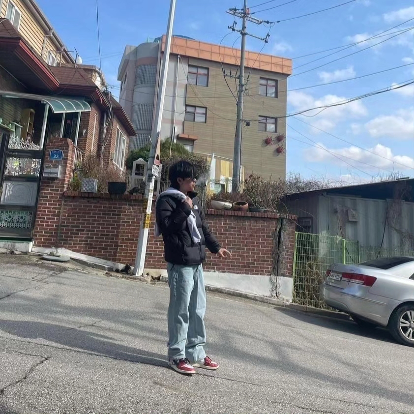 Jordan 1 x Off-White Retro High Chicago The Ten, The North Face 1996 Eco Nuptse Jacket Black 착용 스타일 - 3