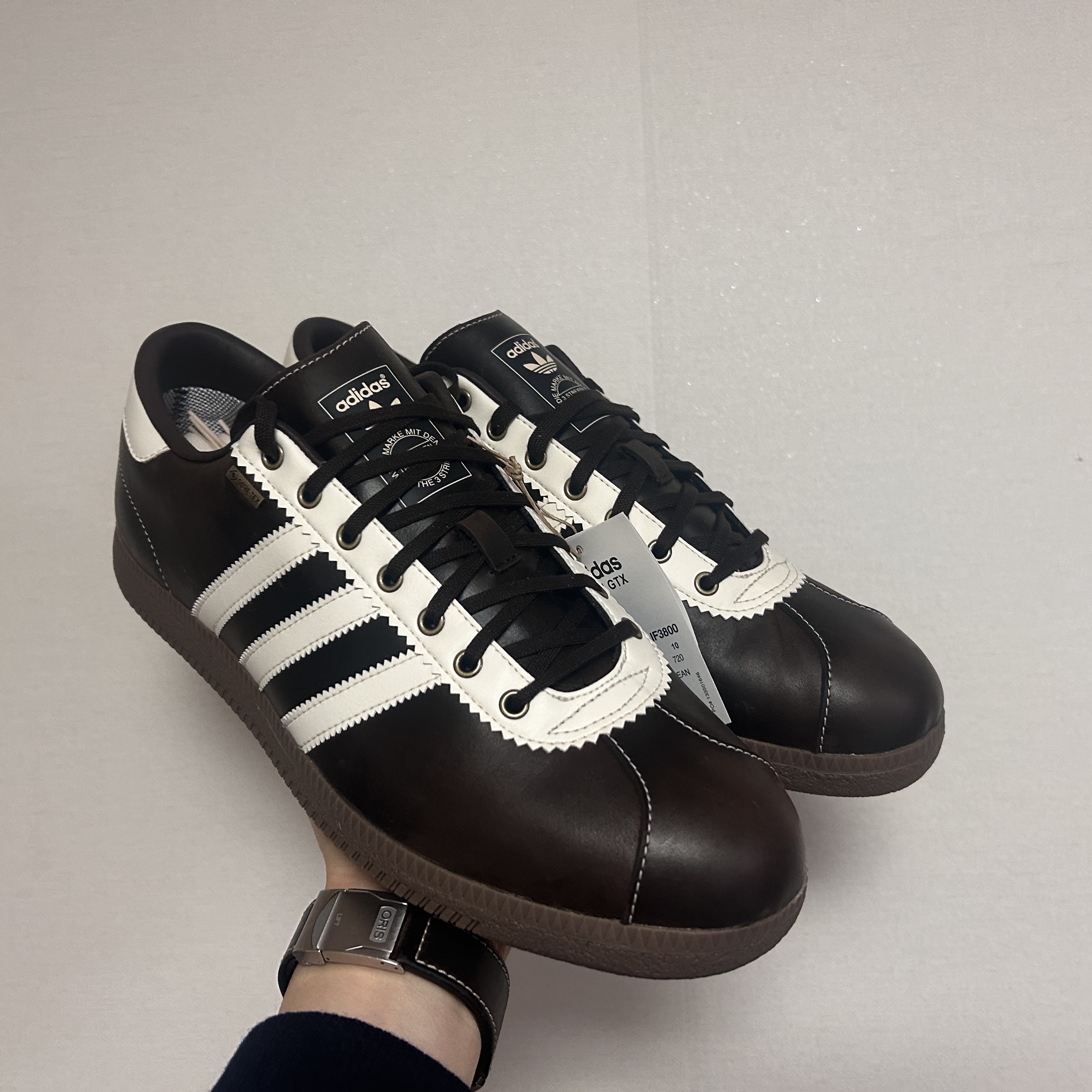 Adidas Bern GTX Dark Brown Cream White 착용 스타일 - 2