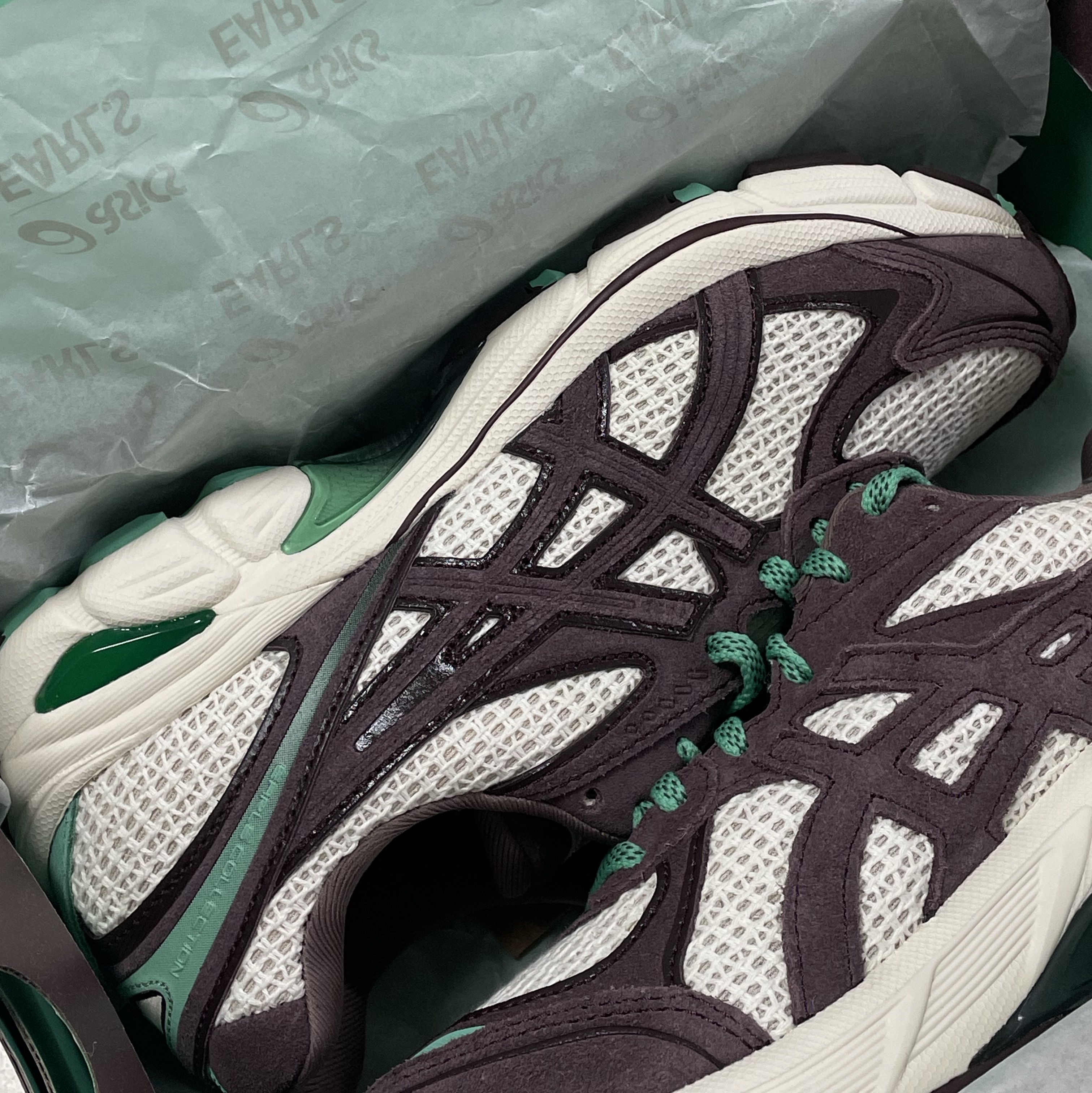 Asics x Earls Collection GT-2160 Cream Peppercorn 착용 스타일