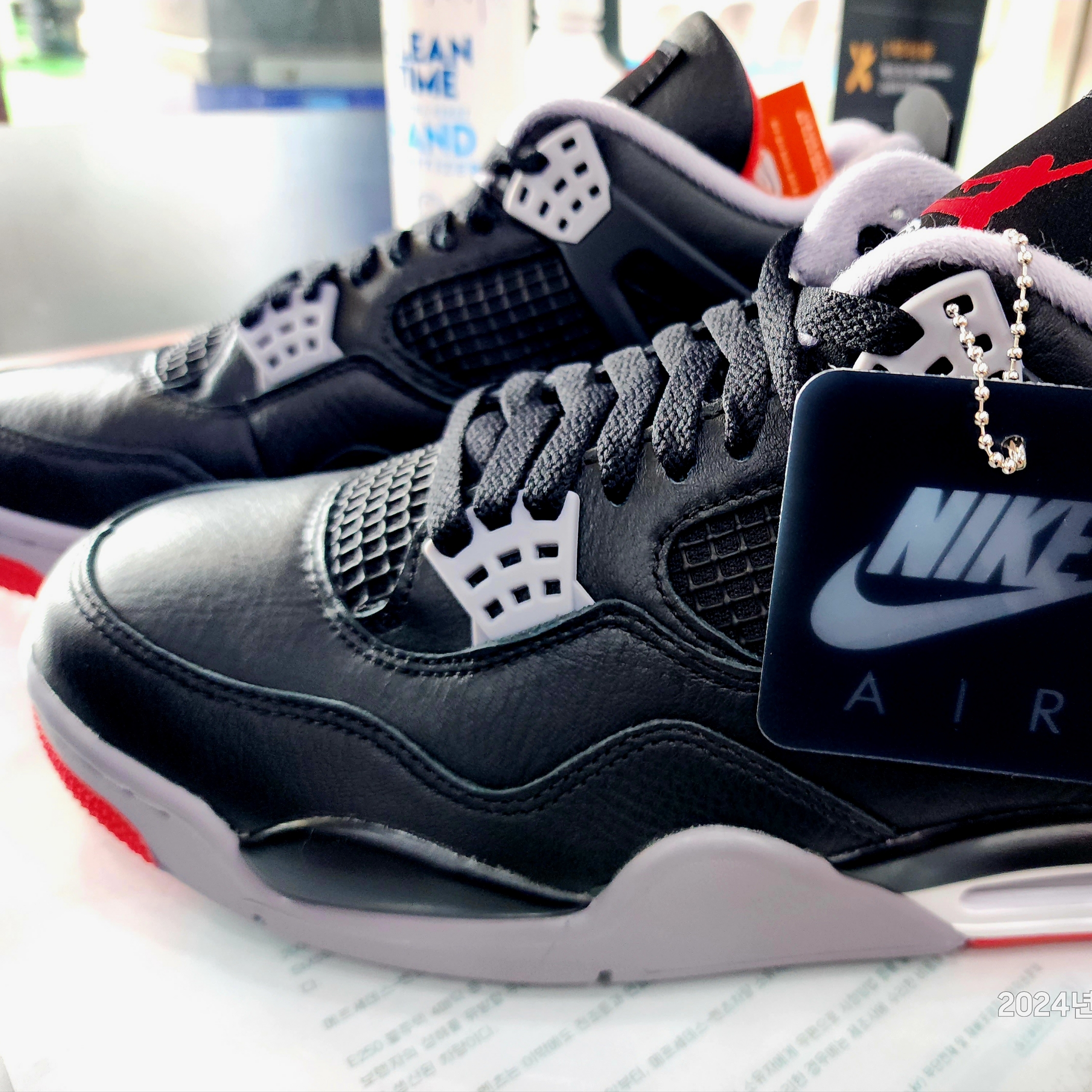 Jordan 4 Retro Bred Reimagined 착용 스타일 - 3