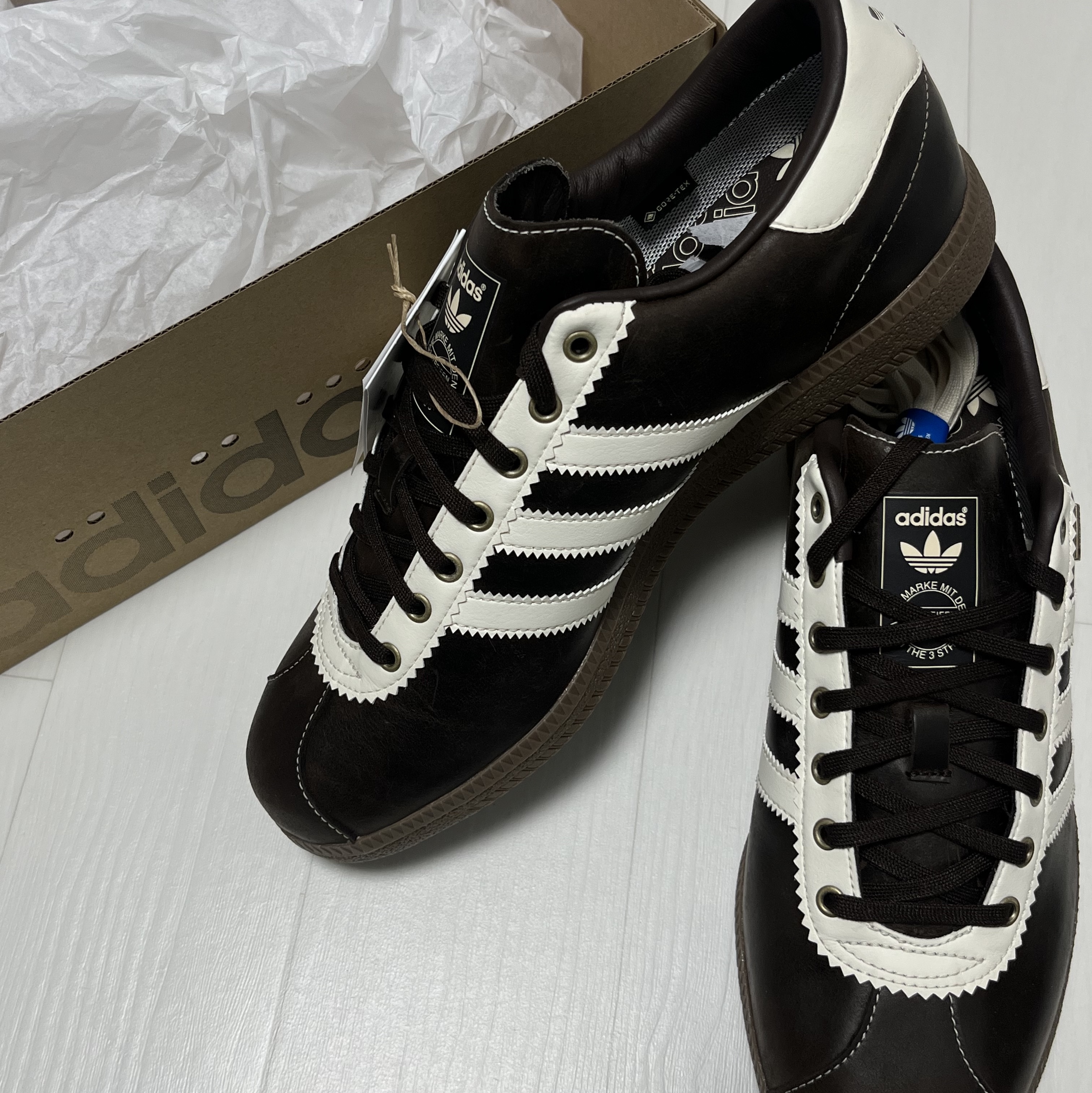 Adidas Bern GTX Dark Brown Cream White 착용 스타일
