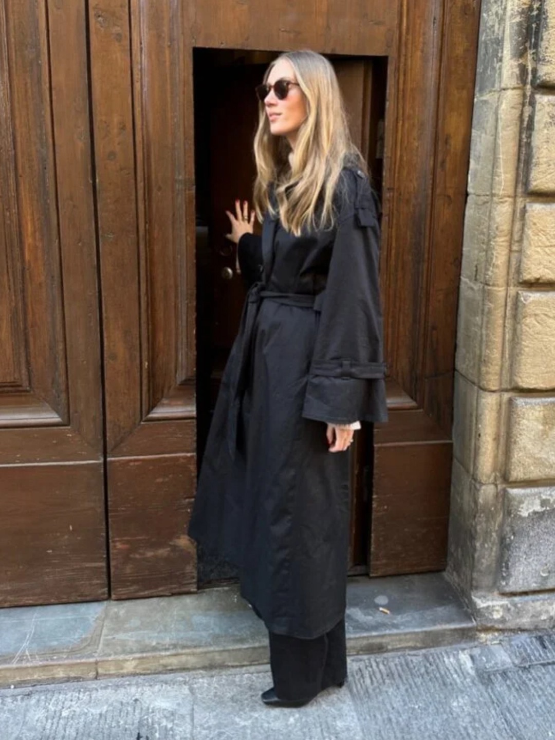 (W) Burberry Long Leather Trench Coat Black, (W) Burberry Cotton Blend Trench Dress Black 착용 스타일 - 5