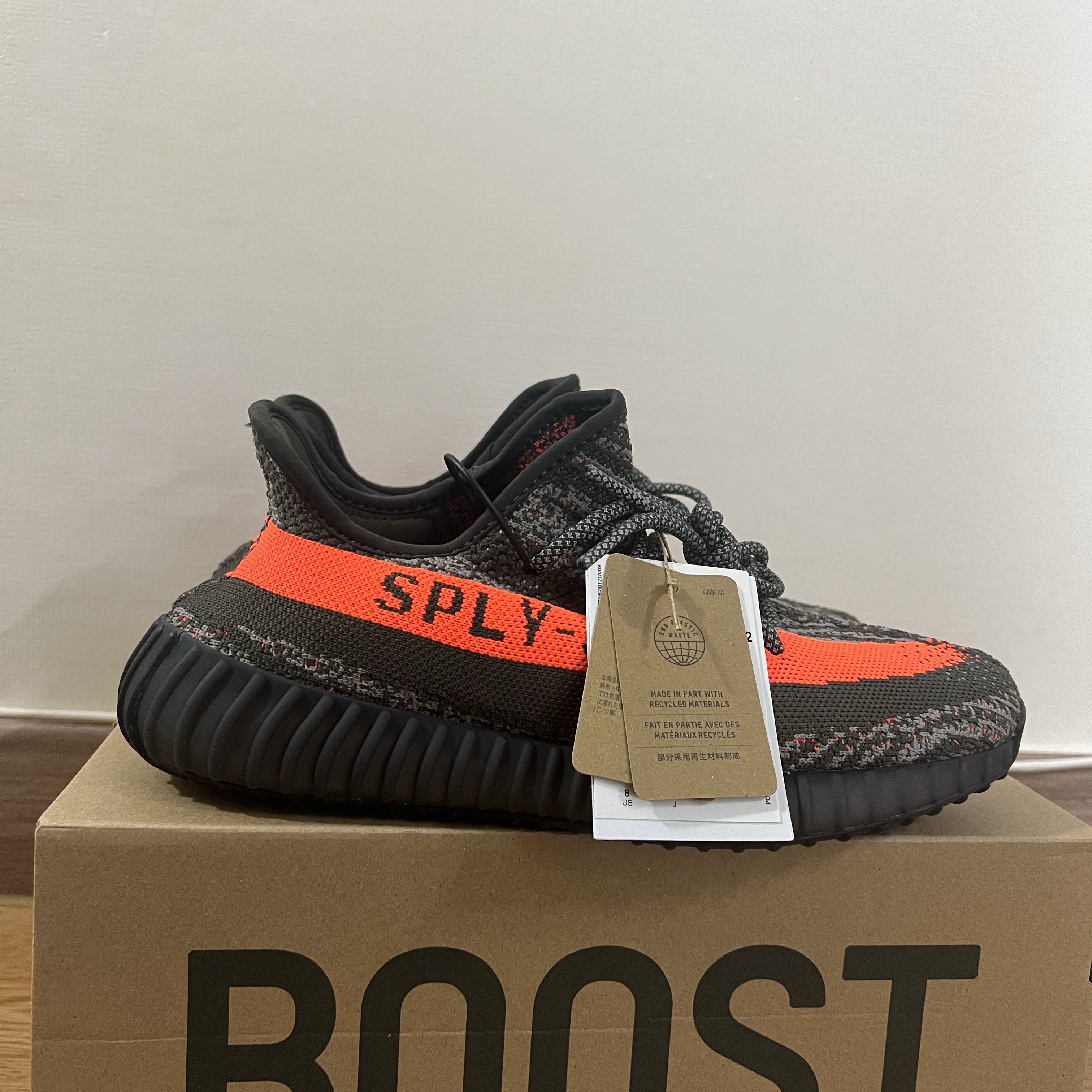 Adidas Yeezy Boost 350 V2 Carbon Beluga 착용 스타일