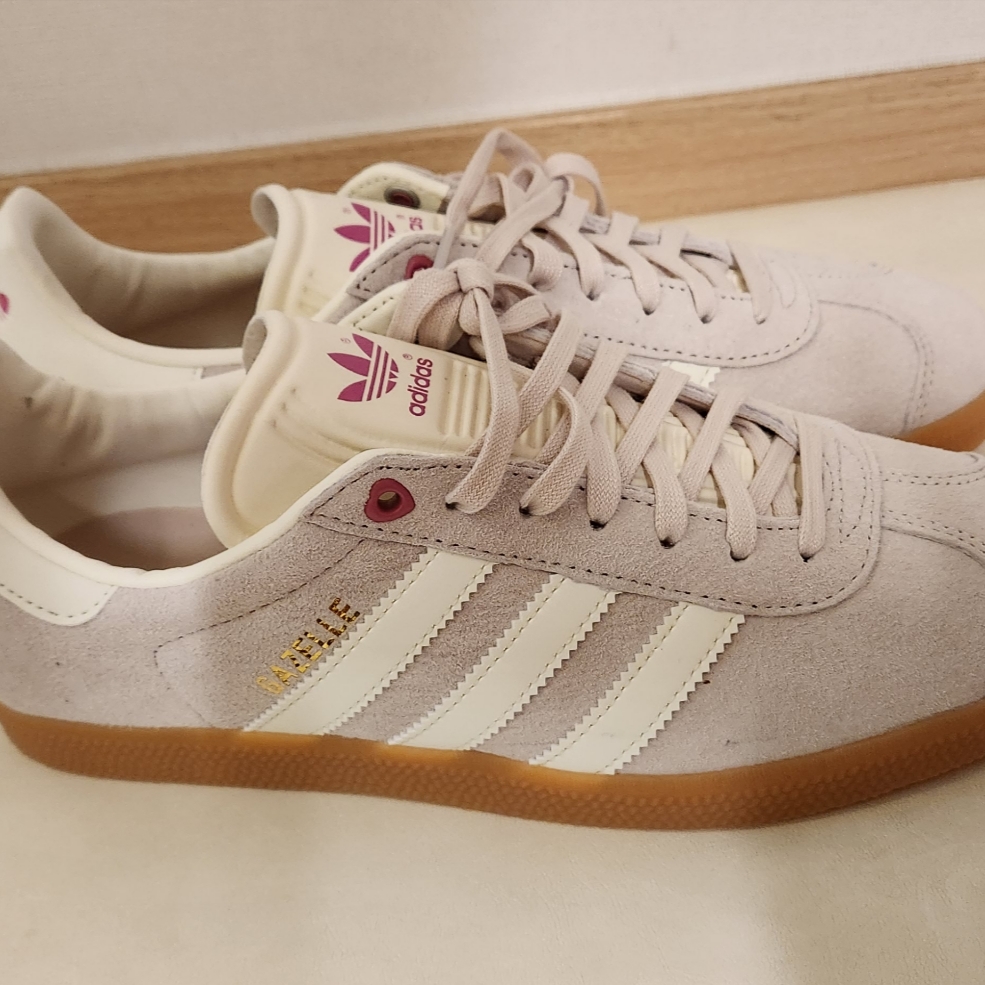 (W) Adidas Gazelle Valentine Day Putty Mauve Ivory - Foot Locker Exclusive 착용 스타일