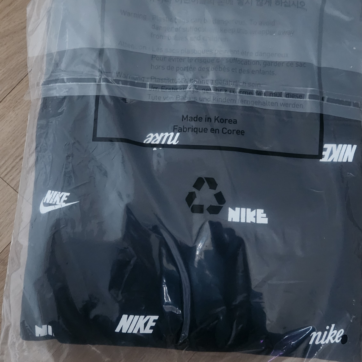 Nike Club Fleece Allover Print Pullover Hoodie Black White - Asia 착용 스타일 - 2