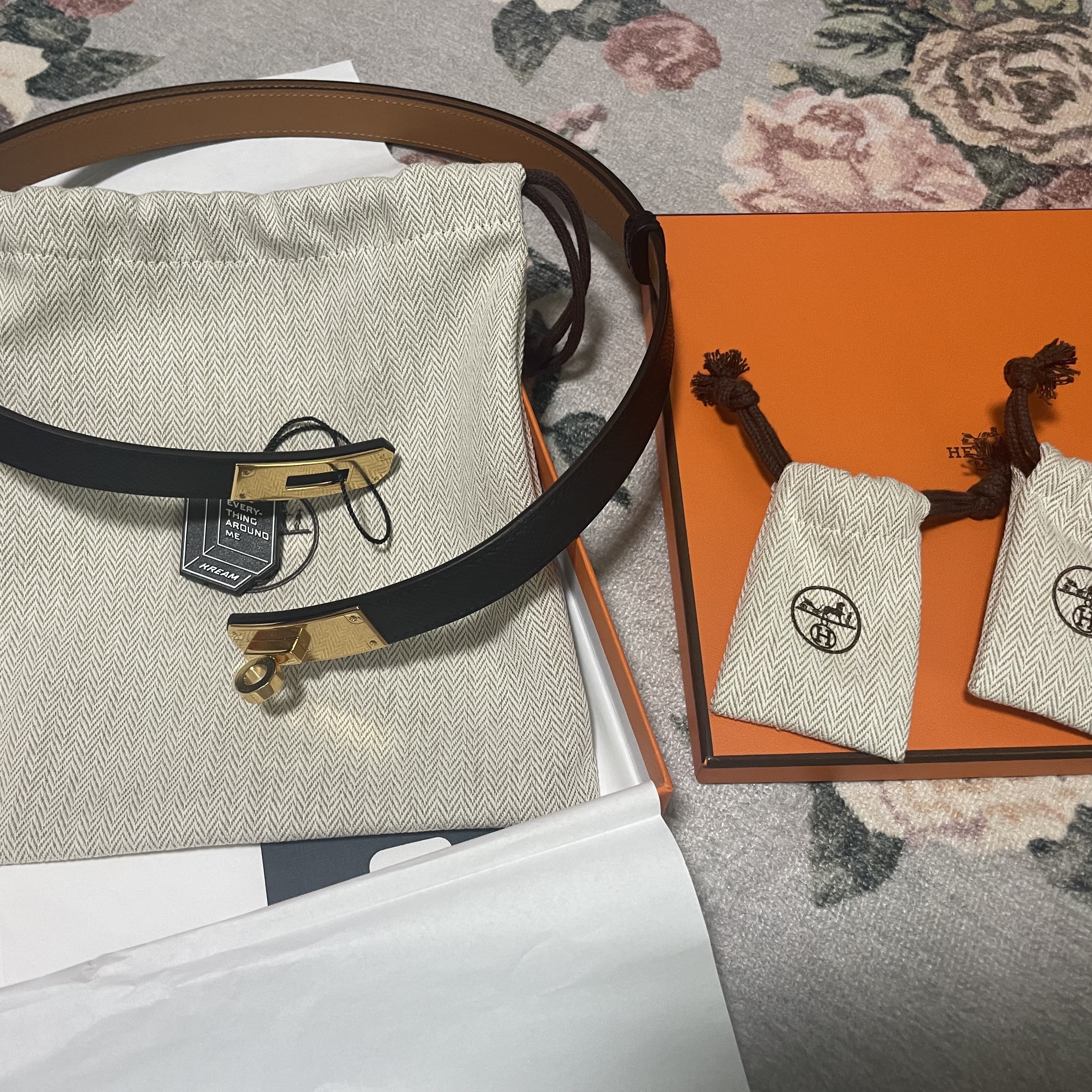 (W) Hermes Kelly 18 Belt Epsom & Gold Noir 착용 스타일