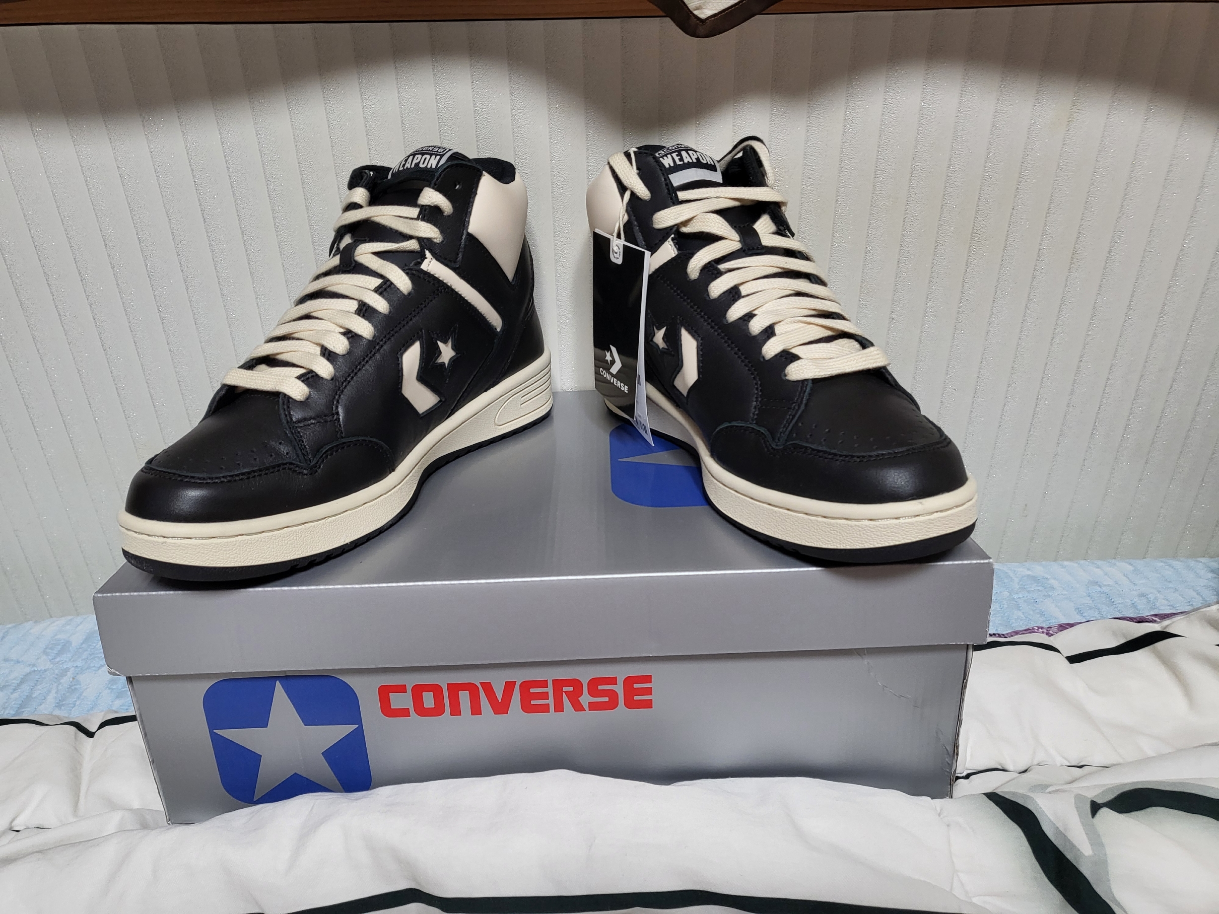 Converse Weapon Mid Black Natural Ivory 착용 스타일