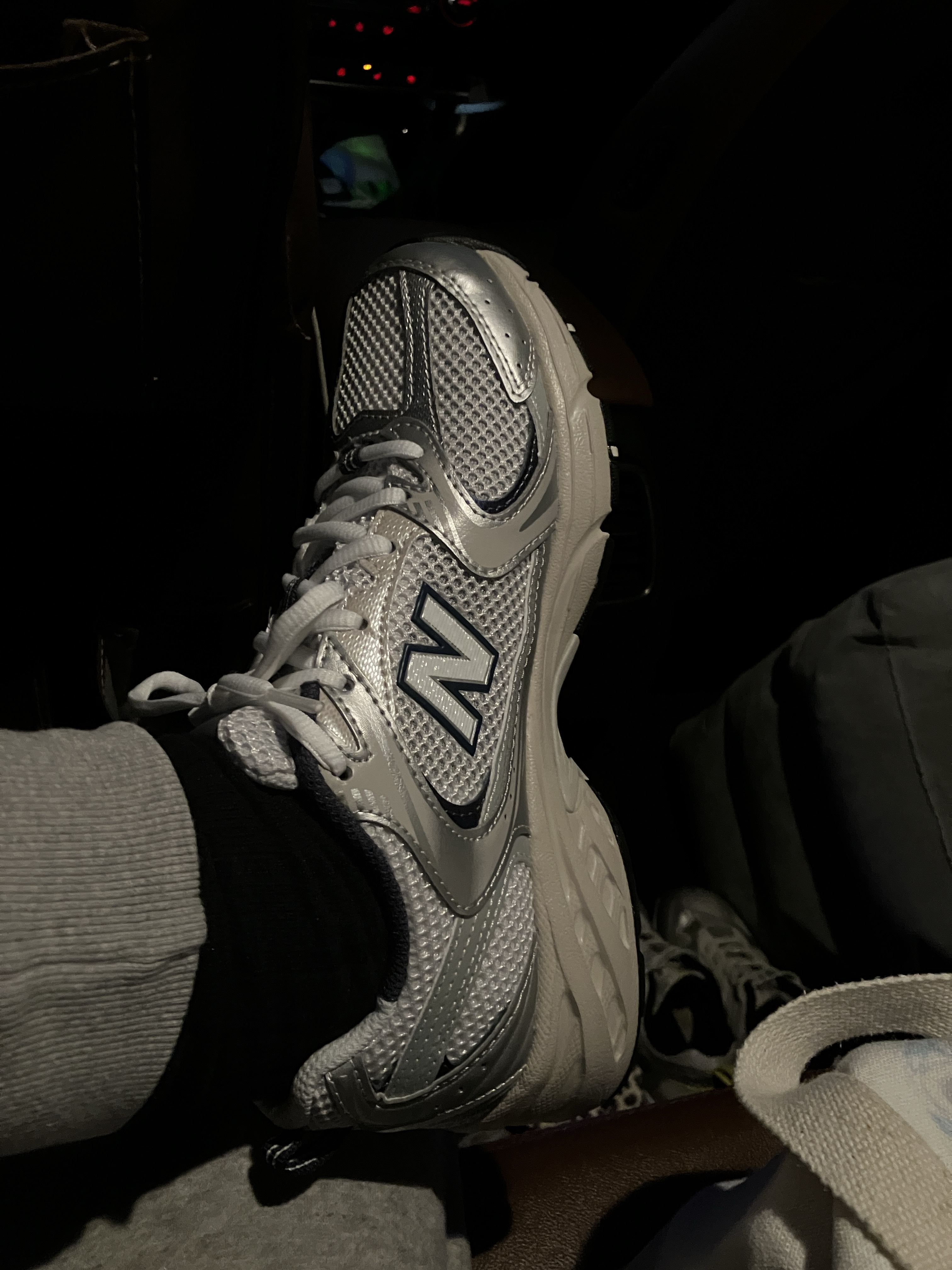 New Balance 530 Steel Grey 착용 스타일 - 1