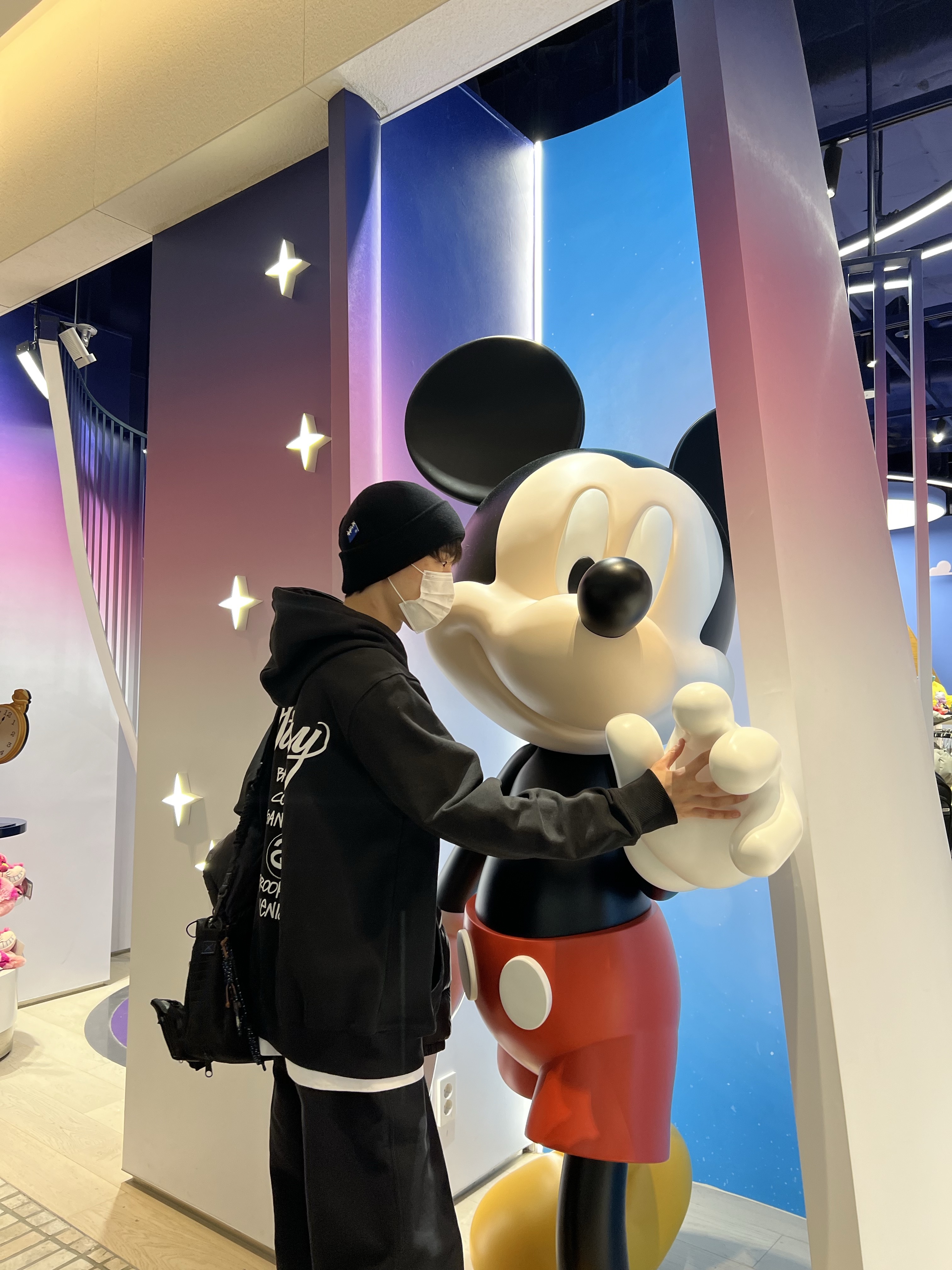 Ader Error Sig; TRS/BL Tag Beanie 02 Noir, Stussy World Tour Hoodie Black 2022 착용 스타일